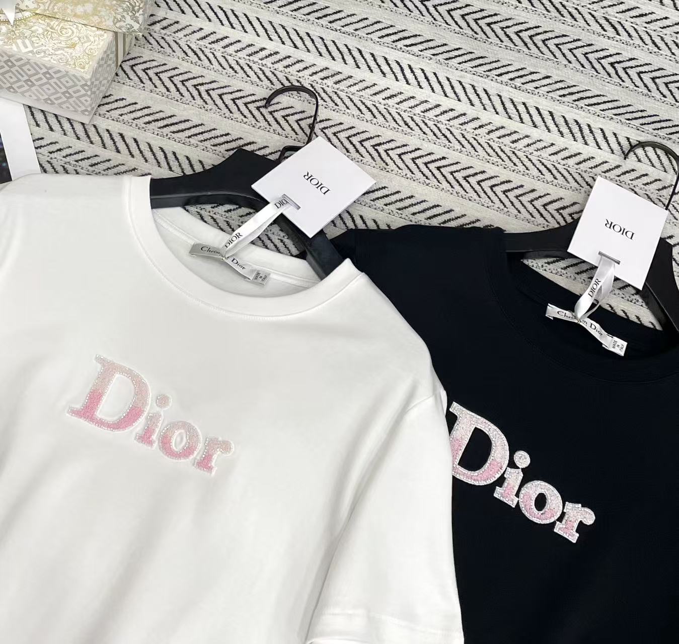 DI0Rグラデーション文字Tシャツ【50％割引+送料無料】