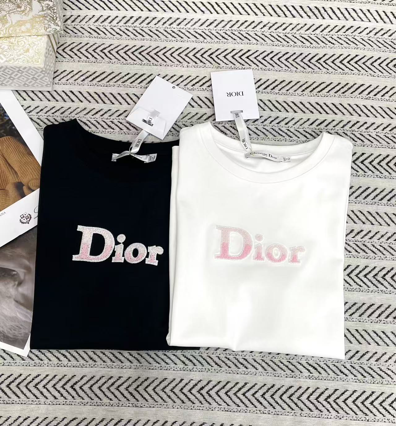 DI0Rグラデーション文字Tシャツ【50％割引+送料無料】