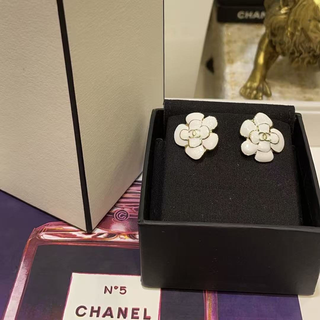 CHANE1 ダブルC エナメルフラワーイヤリング【50％割引+送料無料】