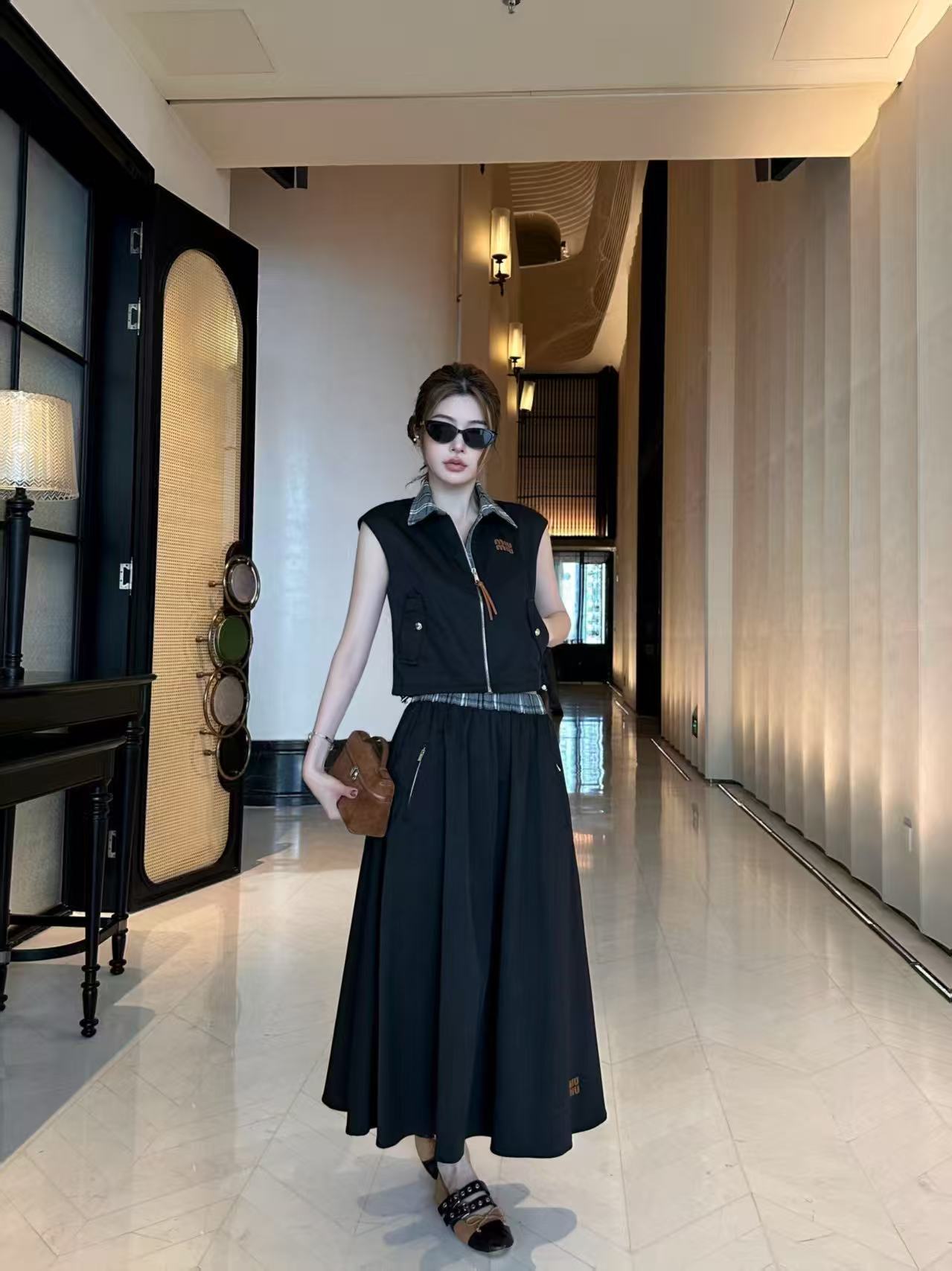 M1UM1U ジップアップベスト＋スカート 2点セット【50％割引+送料無料】