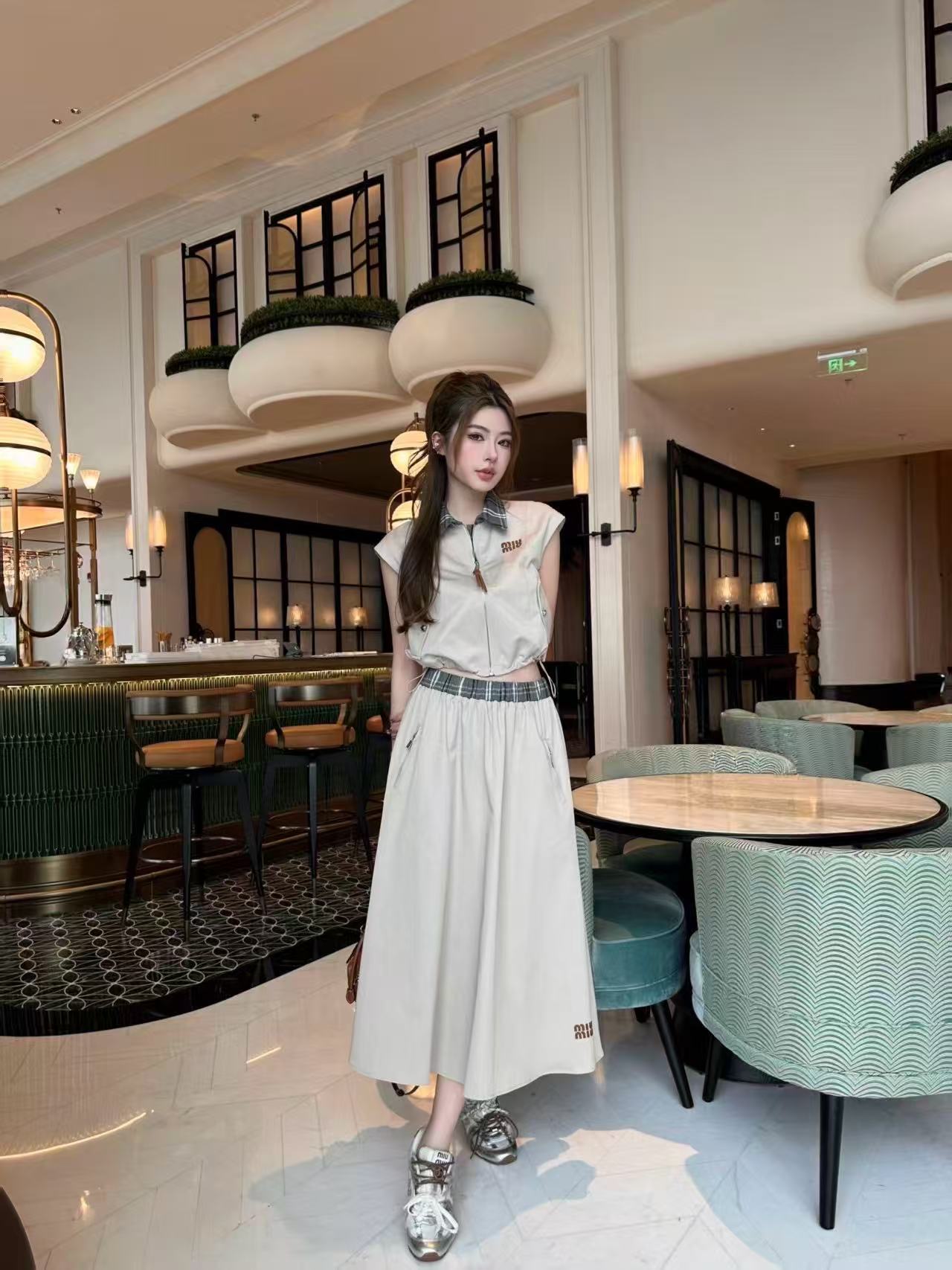 M1UM1U ジップアップベスト＋スカート 2点セット【50％割引+送料無料】