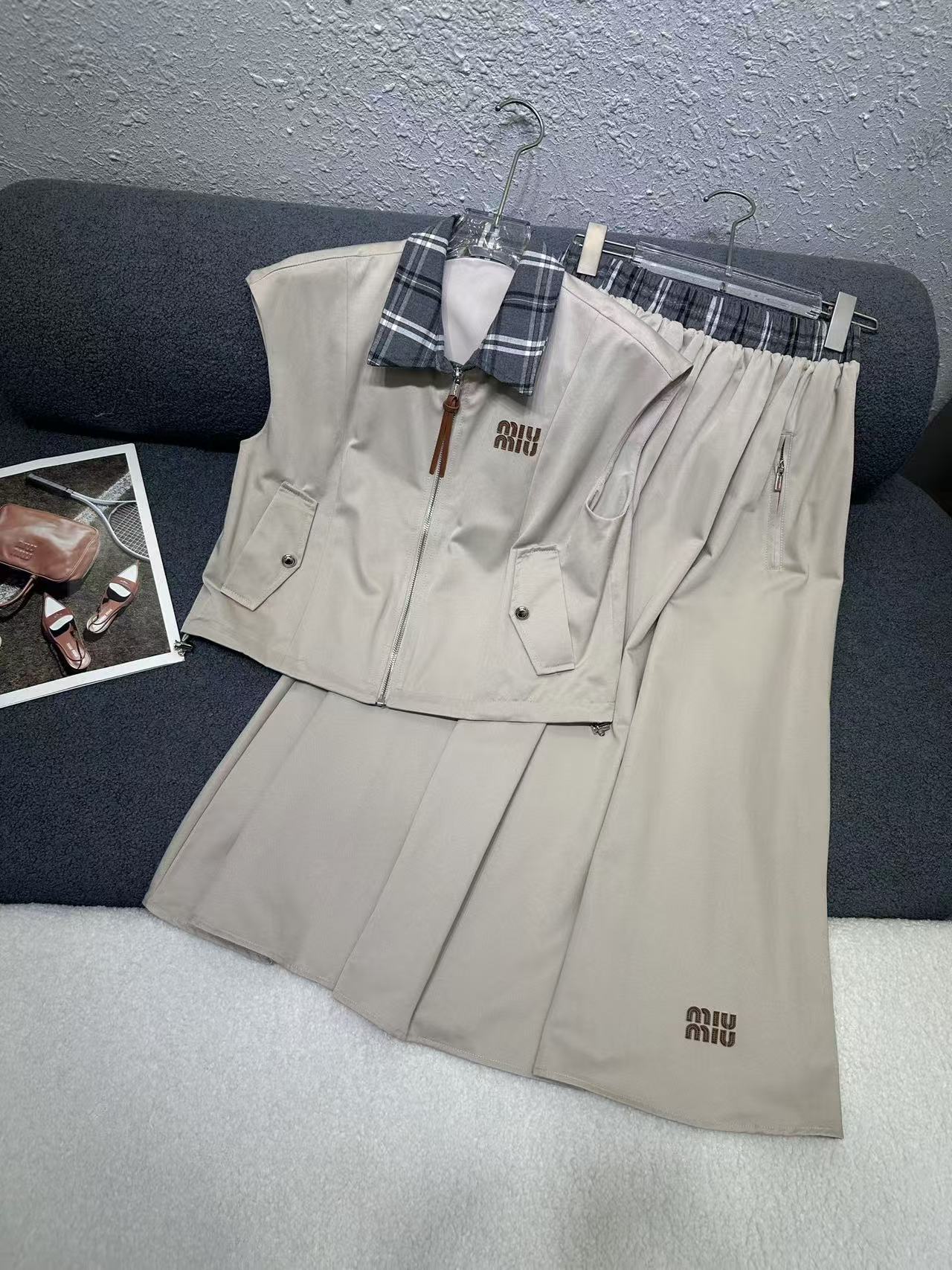 M1UM1U ジップアップベスト＋スカート 2点セット【50％割引+送料無料】