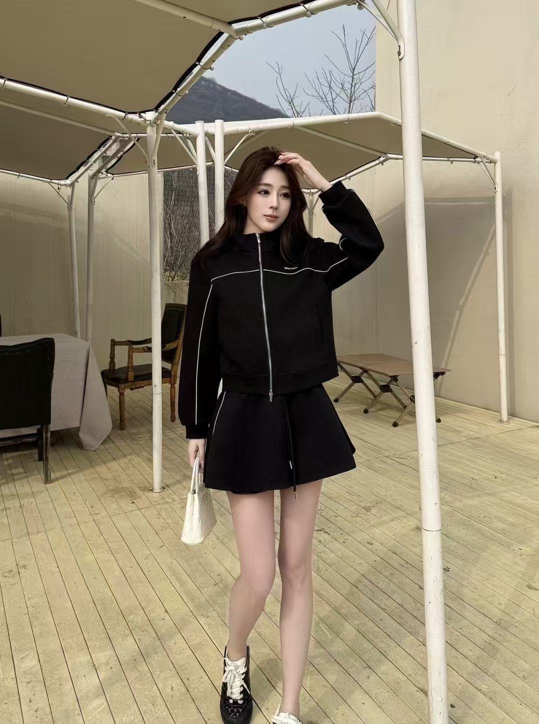 M1UM1U ジップアップジャケット ＋ スカート 2点セット【50％割引+送料無料】