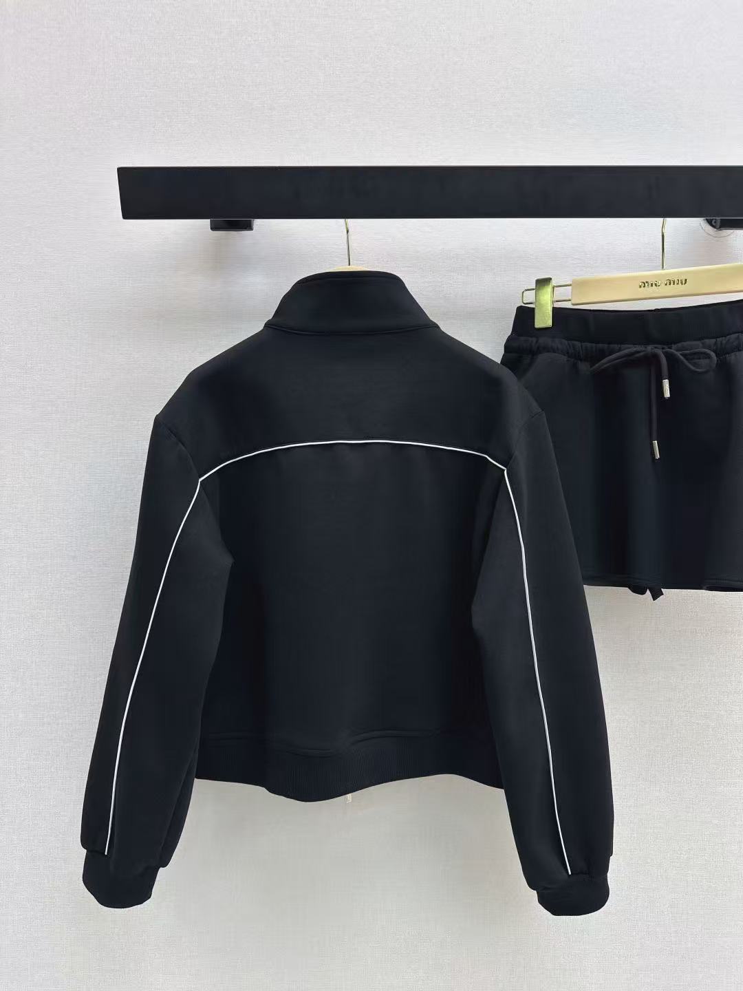 M1UM1U ジップアップジャケット ＋ スカート 2点セット【50％割引+送料無料】