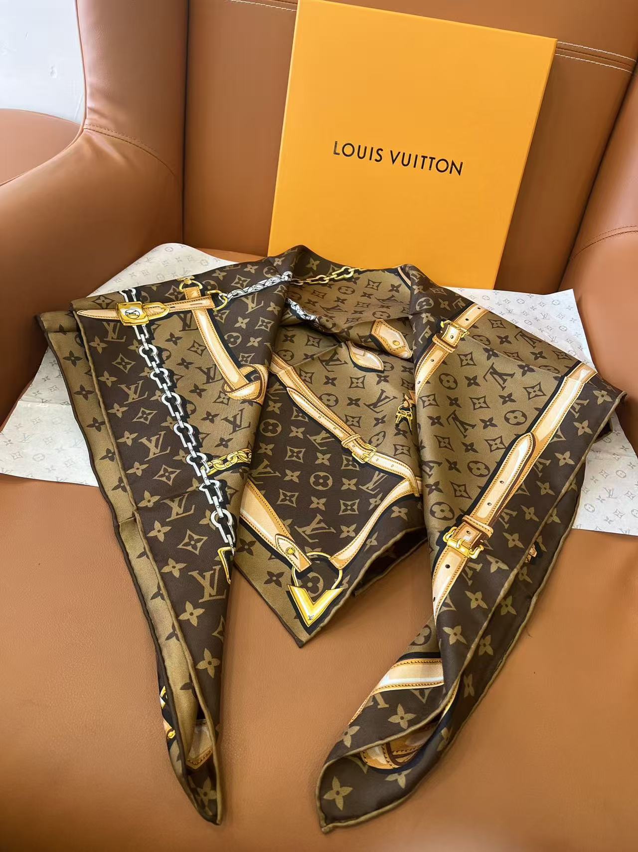 LVプリント シルクスカーフ【50％割引+送料無料】