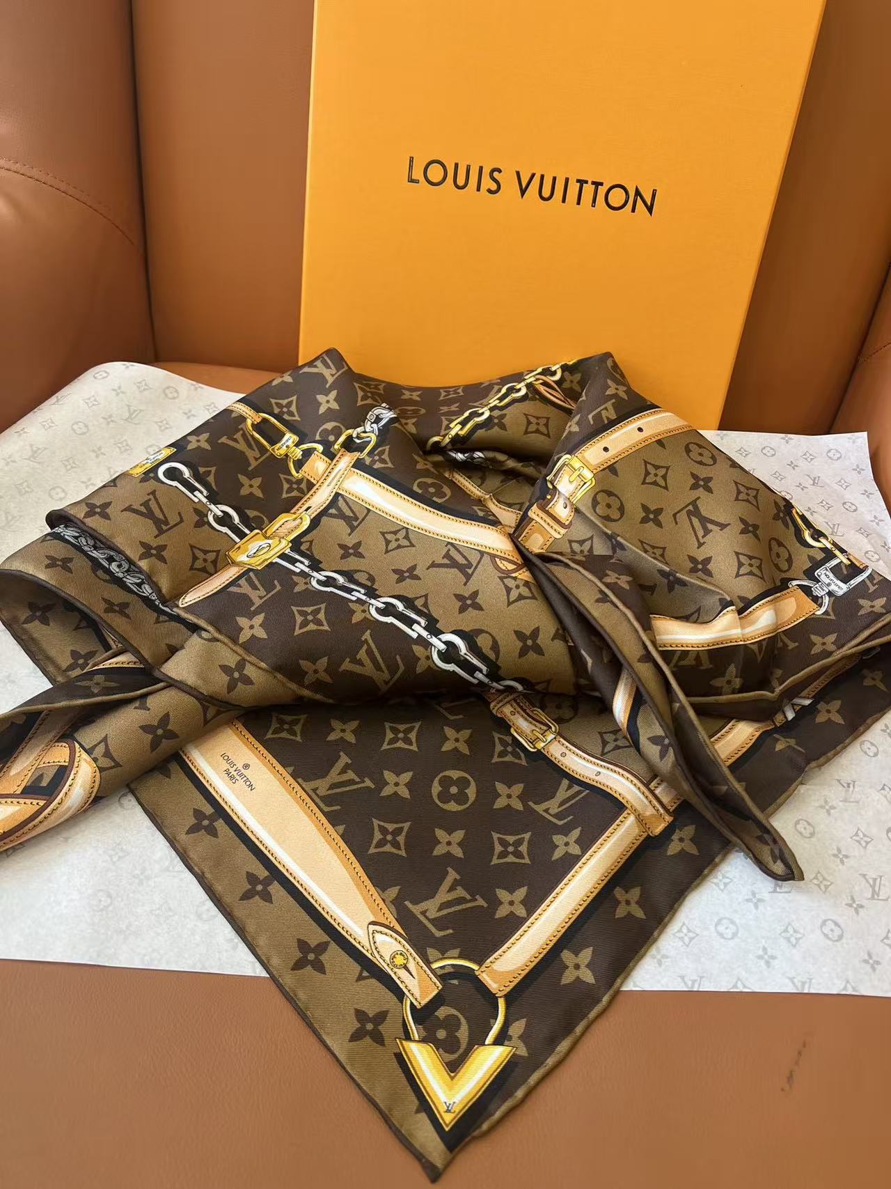 LVプリント シルクスカーフ【50％割引+送料無料】