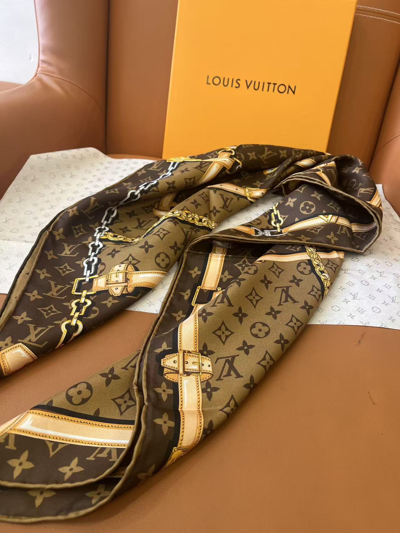 LVプリント シルクスカーフ【50％割引+送料無料】