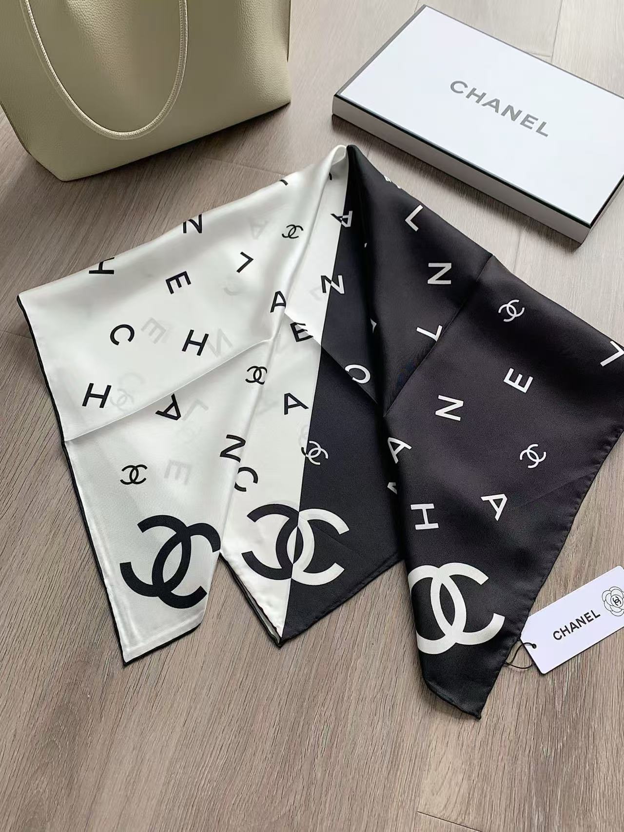 CHANE1 ブラック＆ホワイト ダブルC シルクスカーフ【50％割引+送料無料】