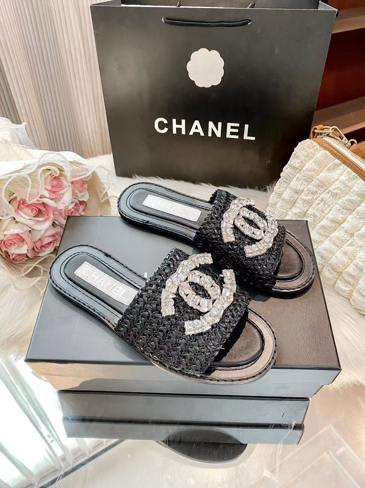 CHANE1 ダブルC クリスタルラインストーン編み込みスリッパ【50％割引+送料無料】