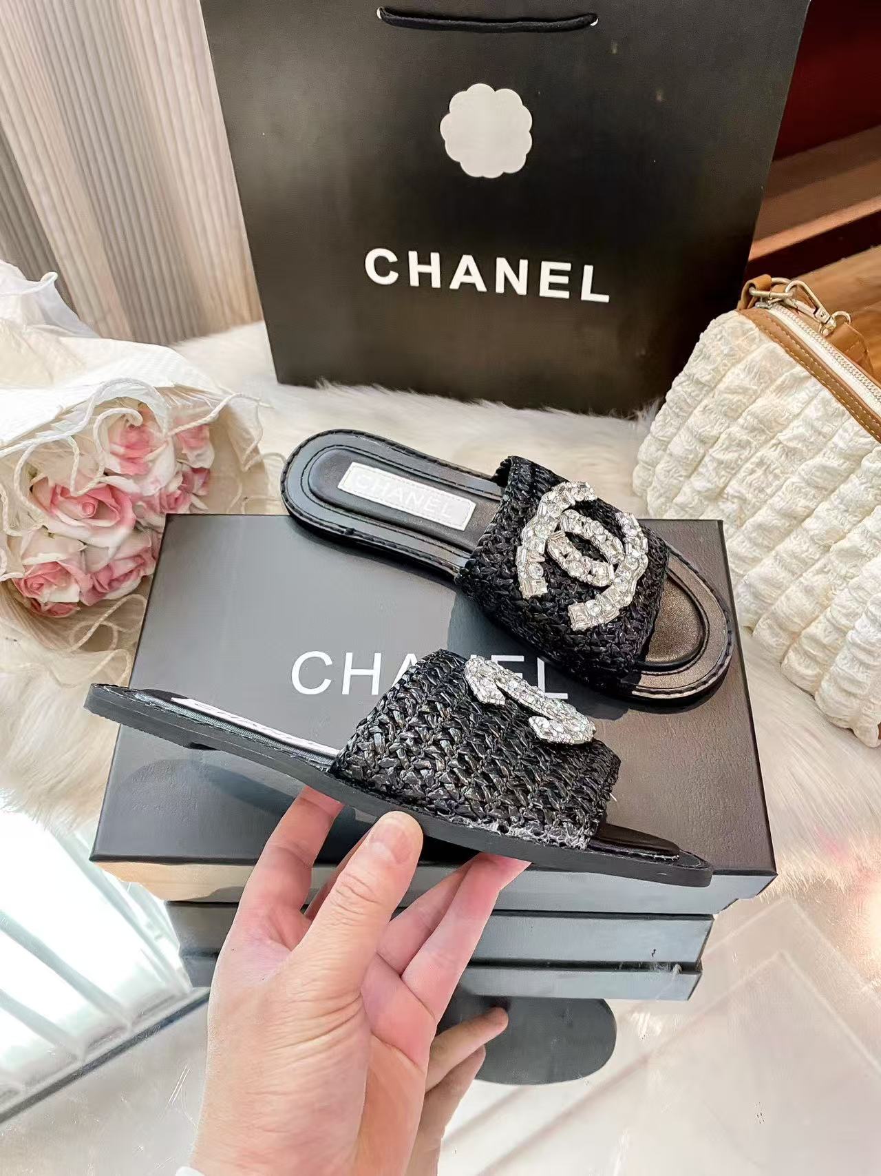 CHANE1 ダブルC クリスタルラインストーン編み込みスリッパ【50％割引+送料無料】