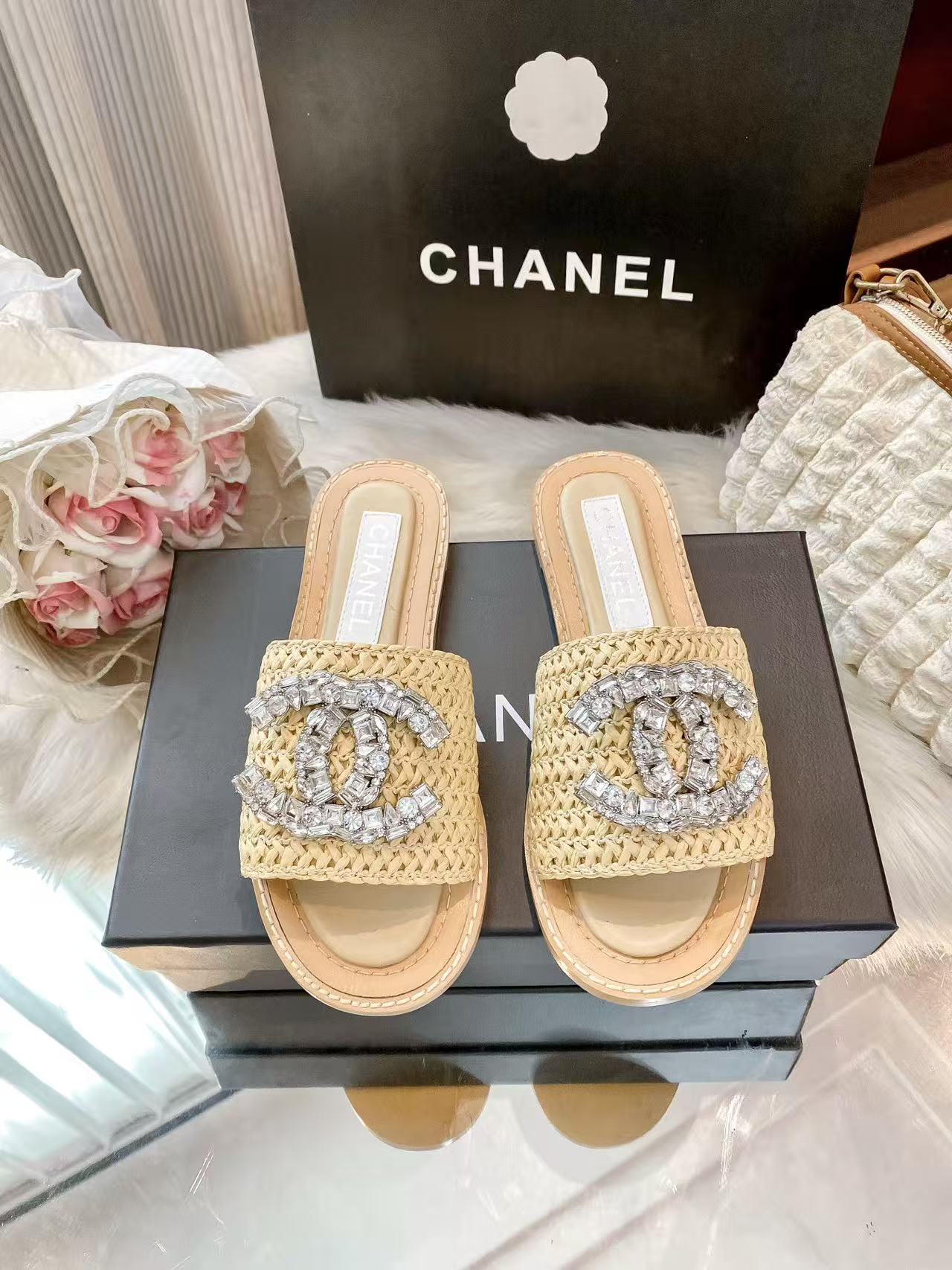 CHANE1 ダブルC クリスタルラインストーン編み込みスリッパ【50％割引+送料無料】