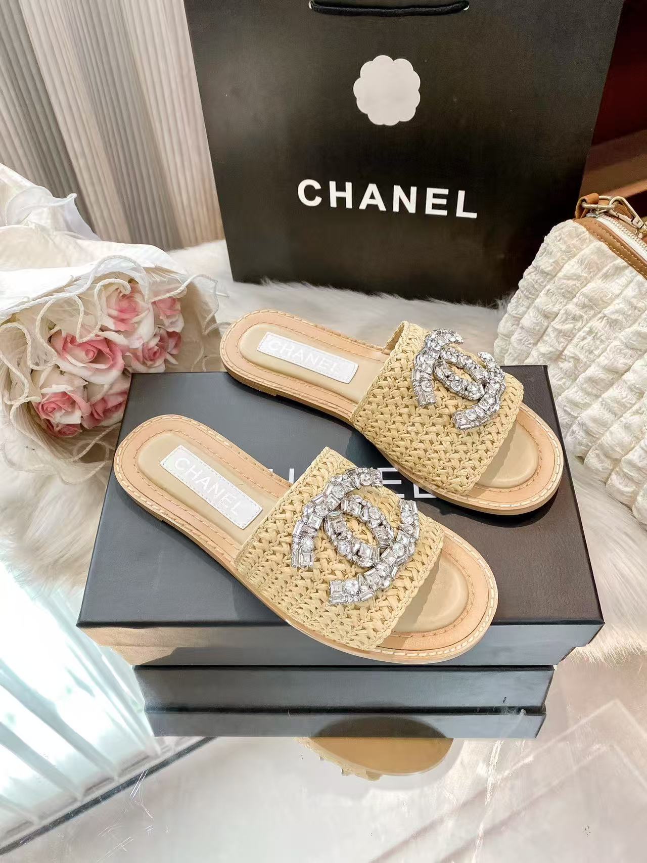 CHANE1 ダブルC クリスタルラインストーン編み込みスリッパ【50％割引+送料無料】