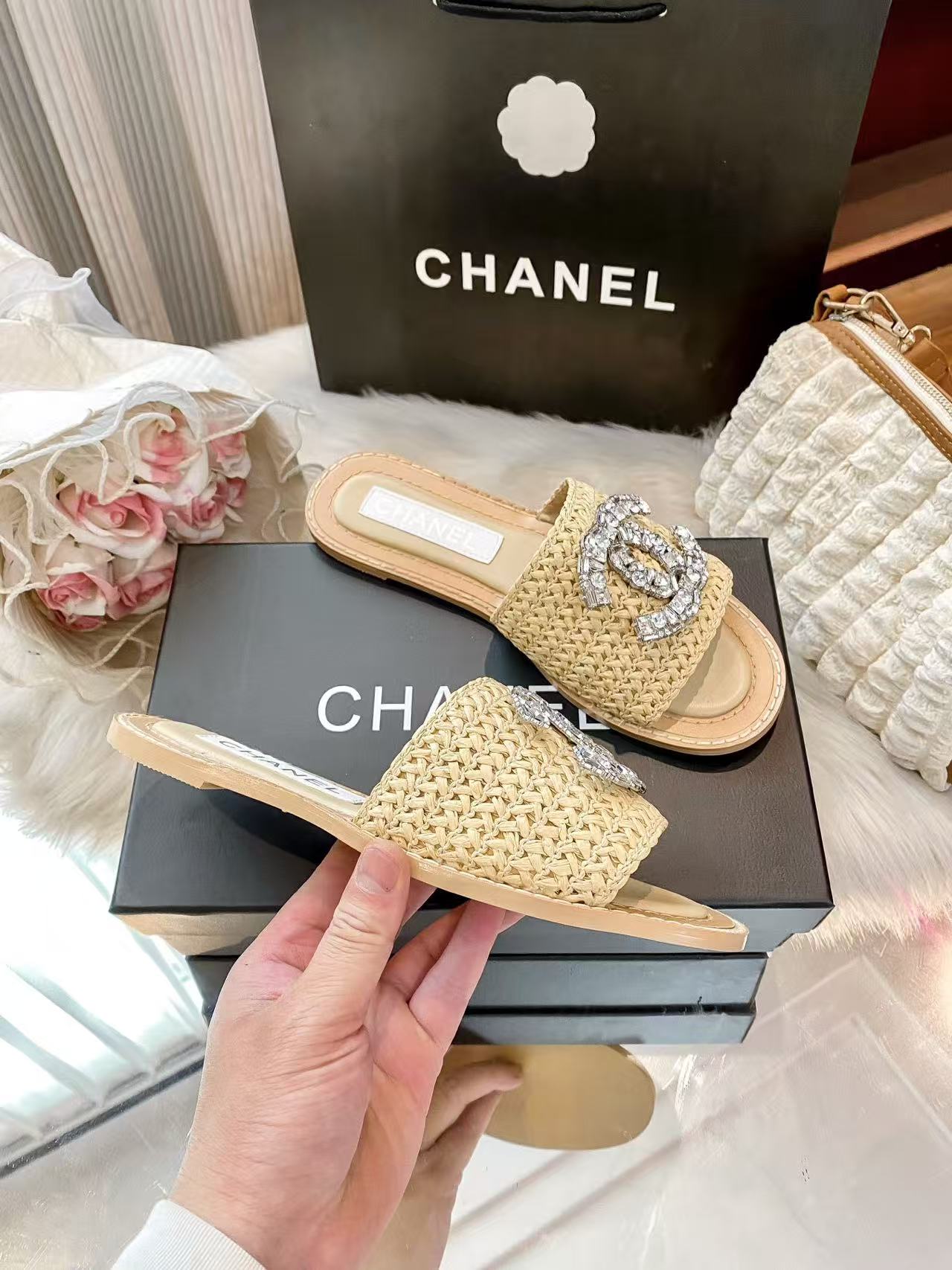 CHANE1 ダブルC クリスタルラインストーン編み込みスリッパ【50％割引+送料無料】