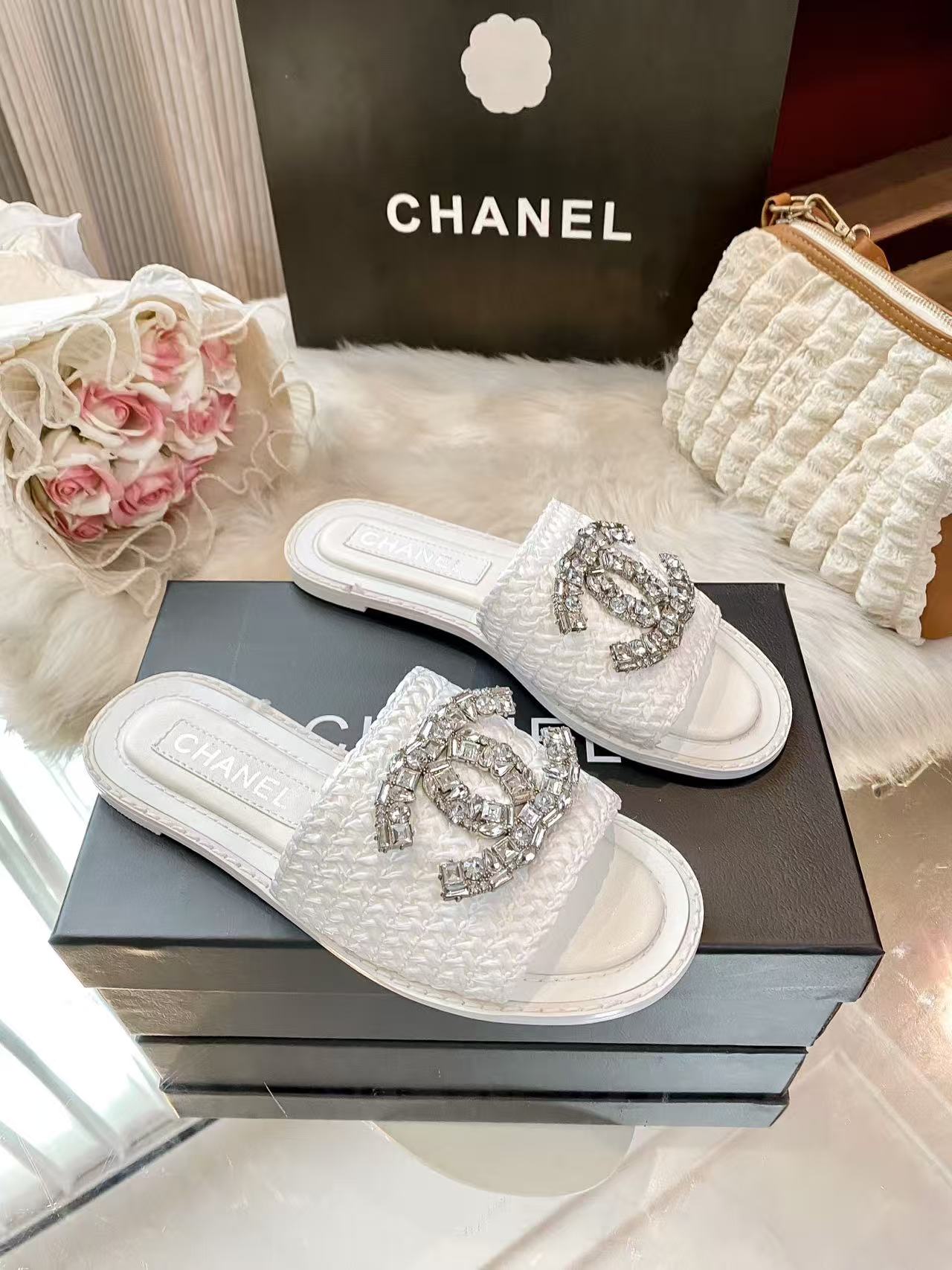 CHANE1 ダブルC クリスタルラインストーン編み込みスリッパ【50％割引+送料無料】