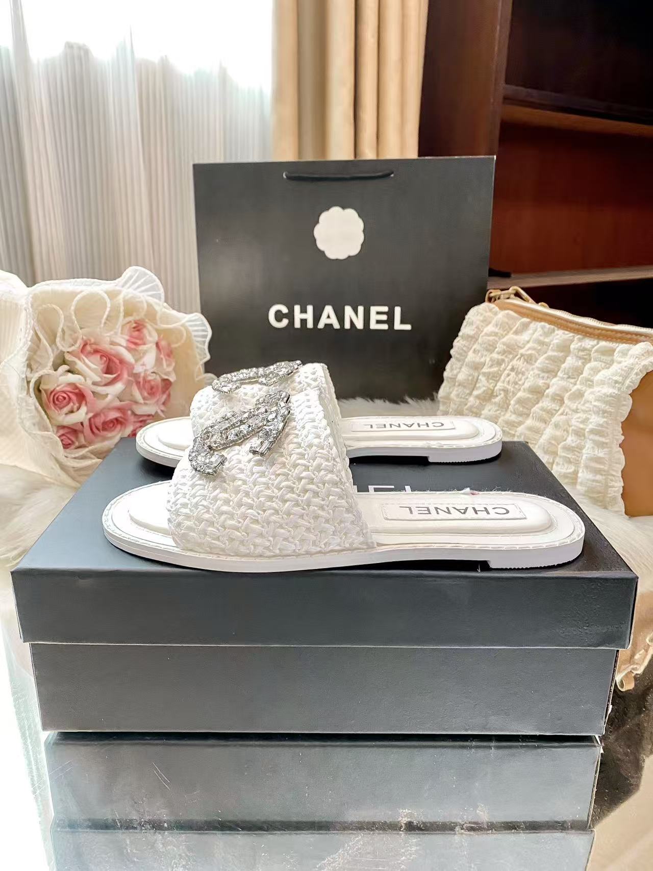 CHANE1 ダブルC クリスタルラインストーン編み込みスリッパ【50％割引+送料無料】