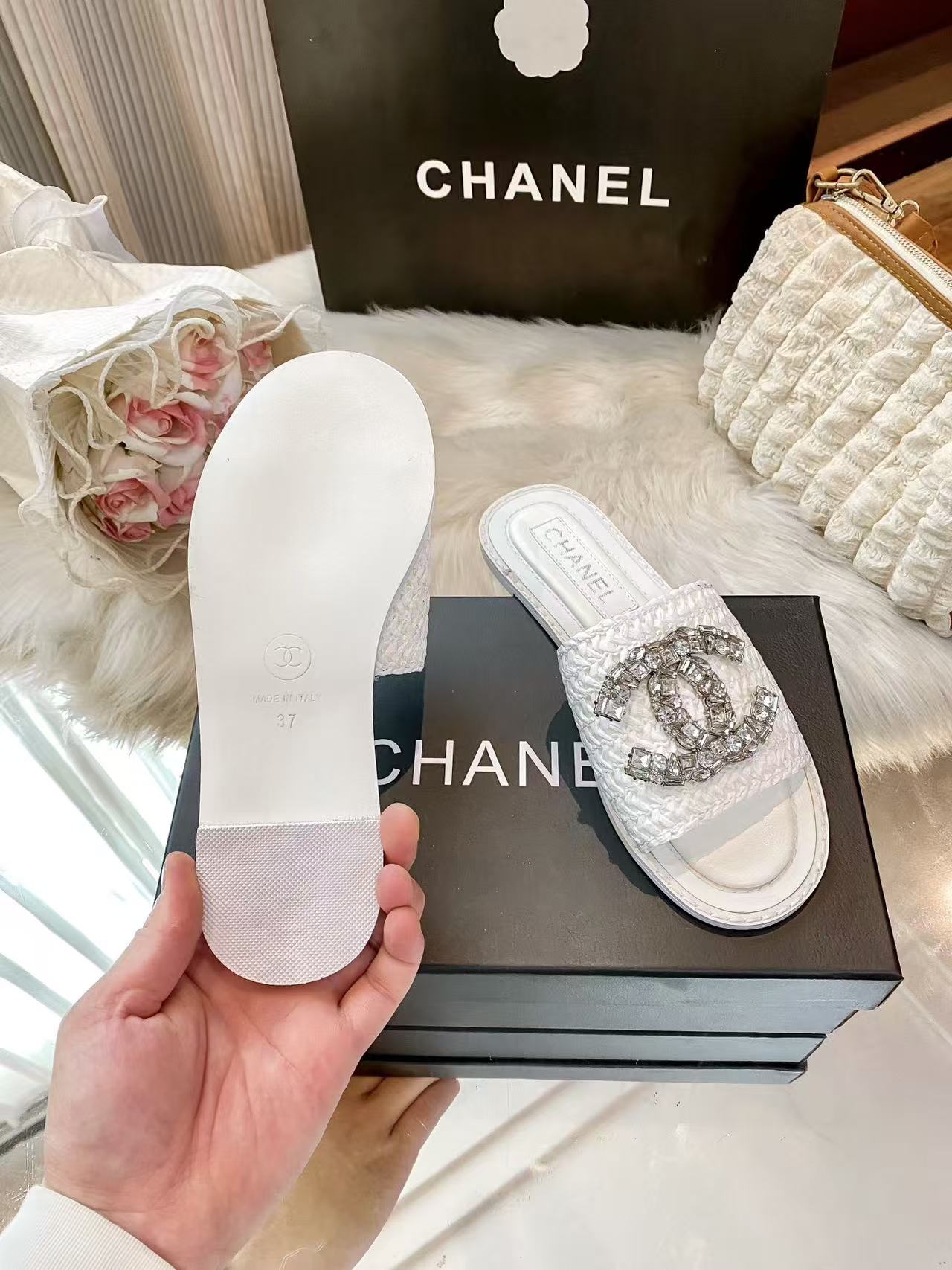 CHANE1 ダブルC クリスタルラインストーン編み込みスリッパ【50％割引+送料無料】