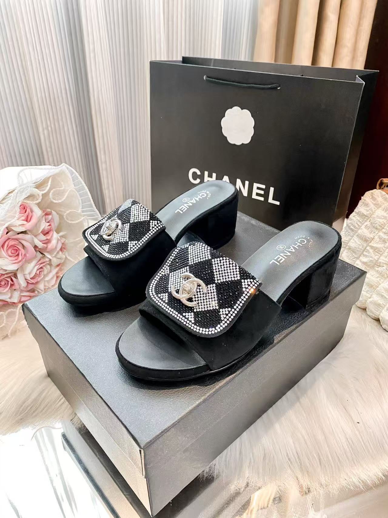 CHANEL ダイヤモンド装飾付きブロックヒール・ローシューズ【50％割引+送料無料】