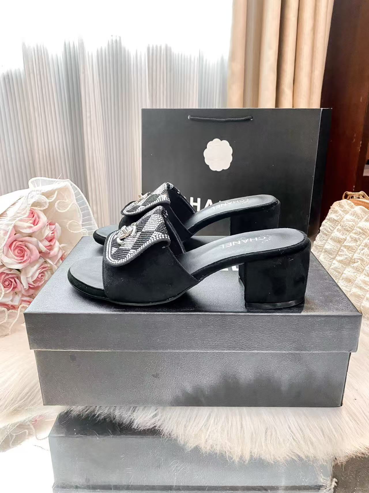 CHANEL ダイヤモンド装飾付きブロックヒール・ローシューズ【50％割引+送料無料】