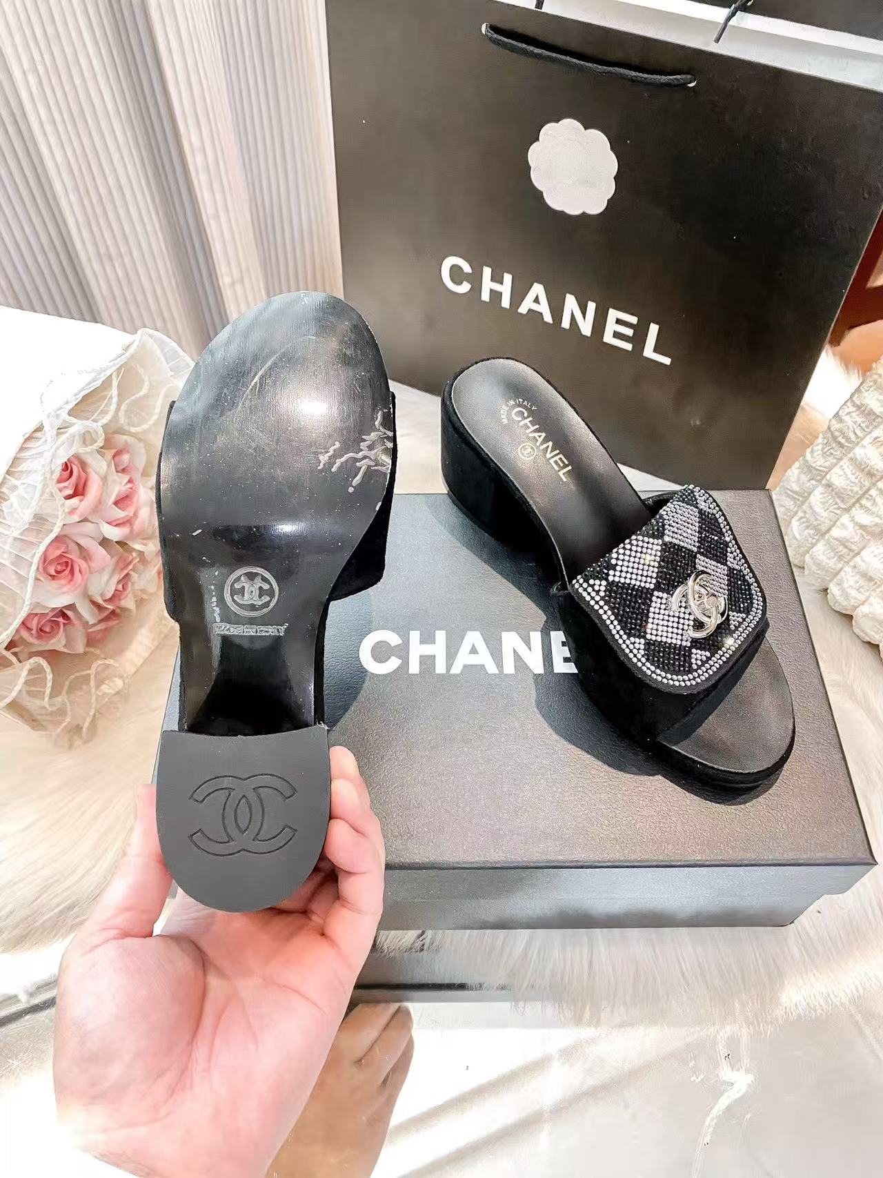 CHANEL ダイヤモンド装飾付きブロックヒール・ローシューズ【50％割引+送料無料】