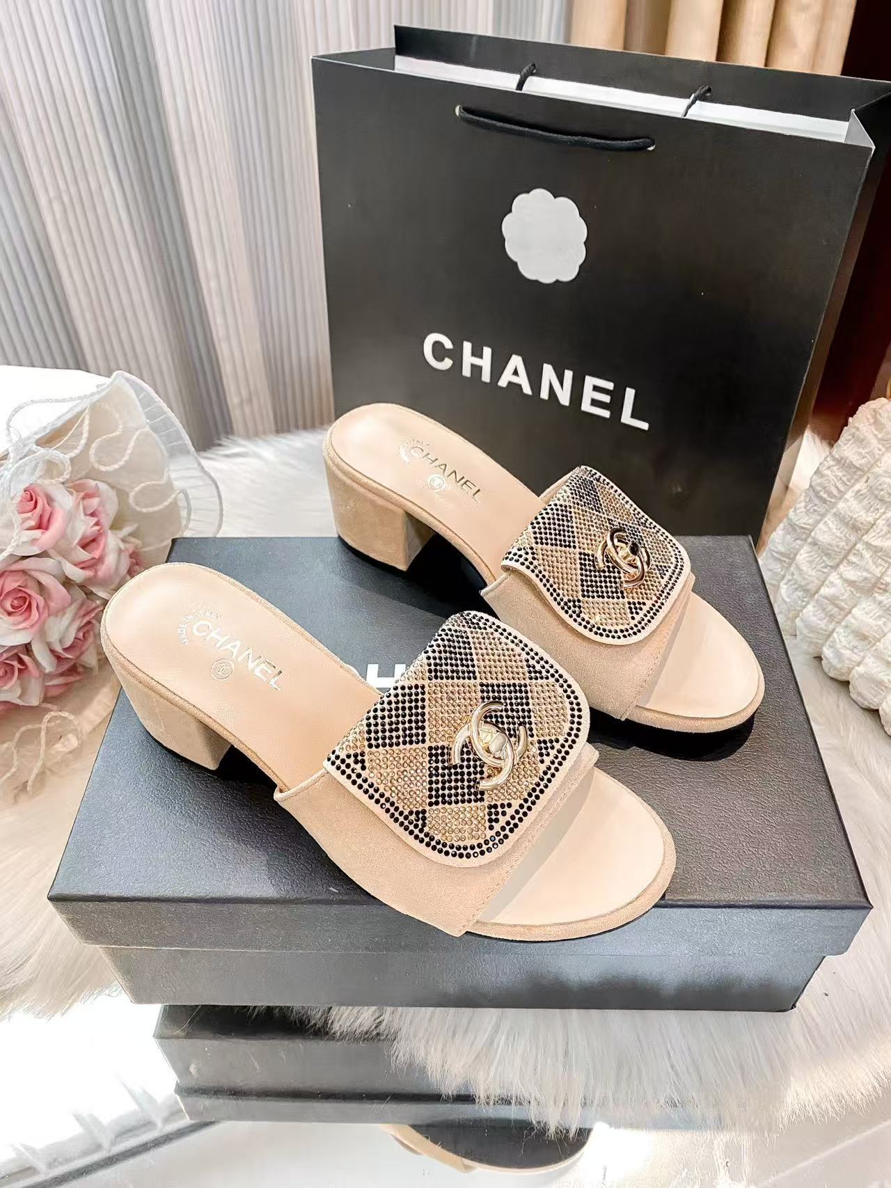 CHANEL ダイヤモンド装飾付きブロックヒール・ローシューズ【50％割引+送料無料】
