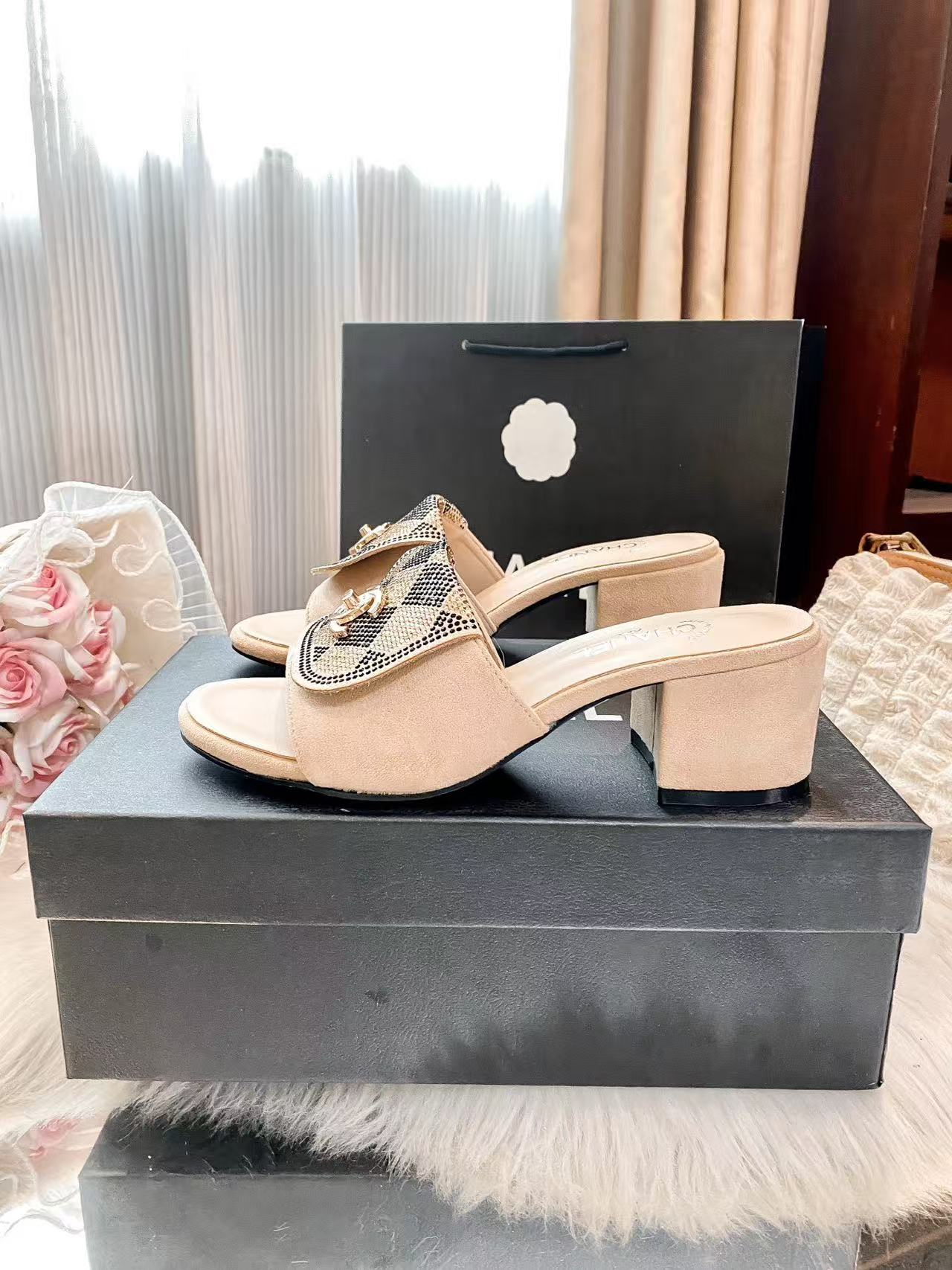 CHANEL ダイヤモンド装飾付きブロックヒール・ローシューズ【50％割引+送料無料】