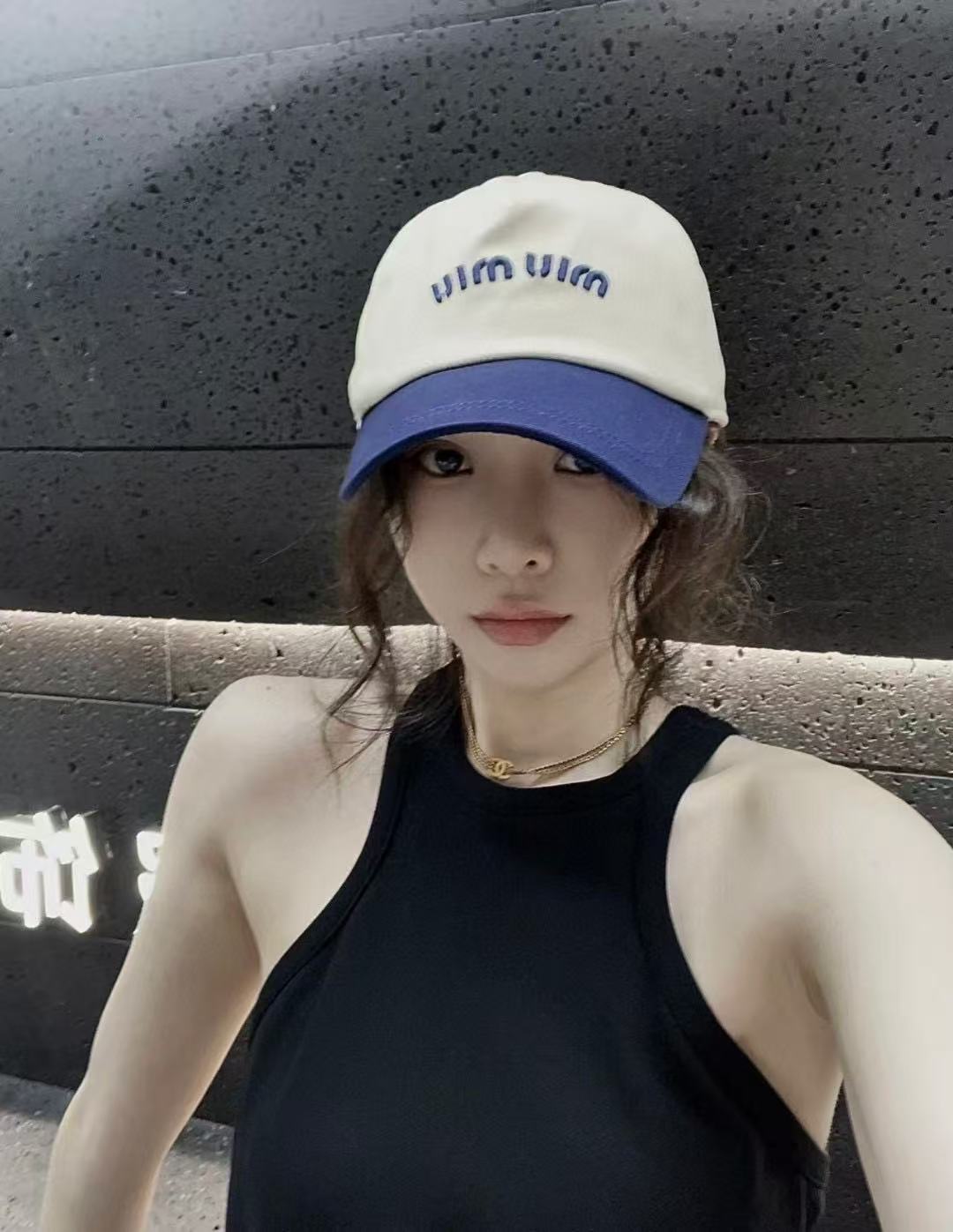 M1UM1U カラーブロック 刺繍ロゴ ベースボールキャップ【50％割引+送料無料】