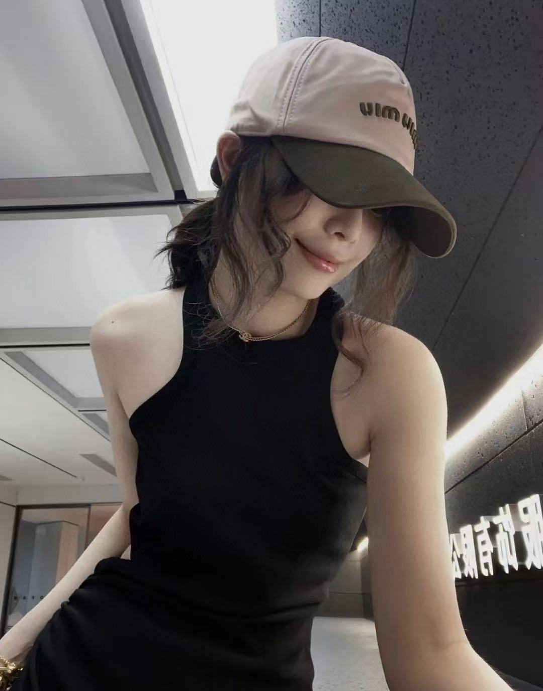 M1UM1U カラーブロック 刺繍ロゴ ベースボールキャップ【50％割引+送料無料】