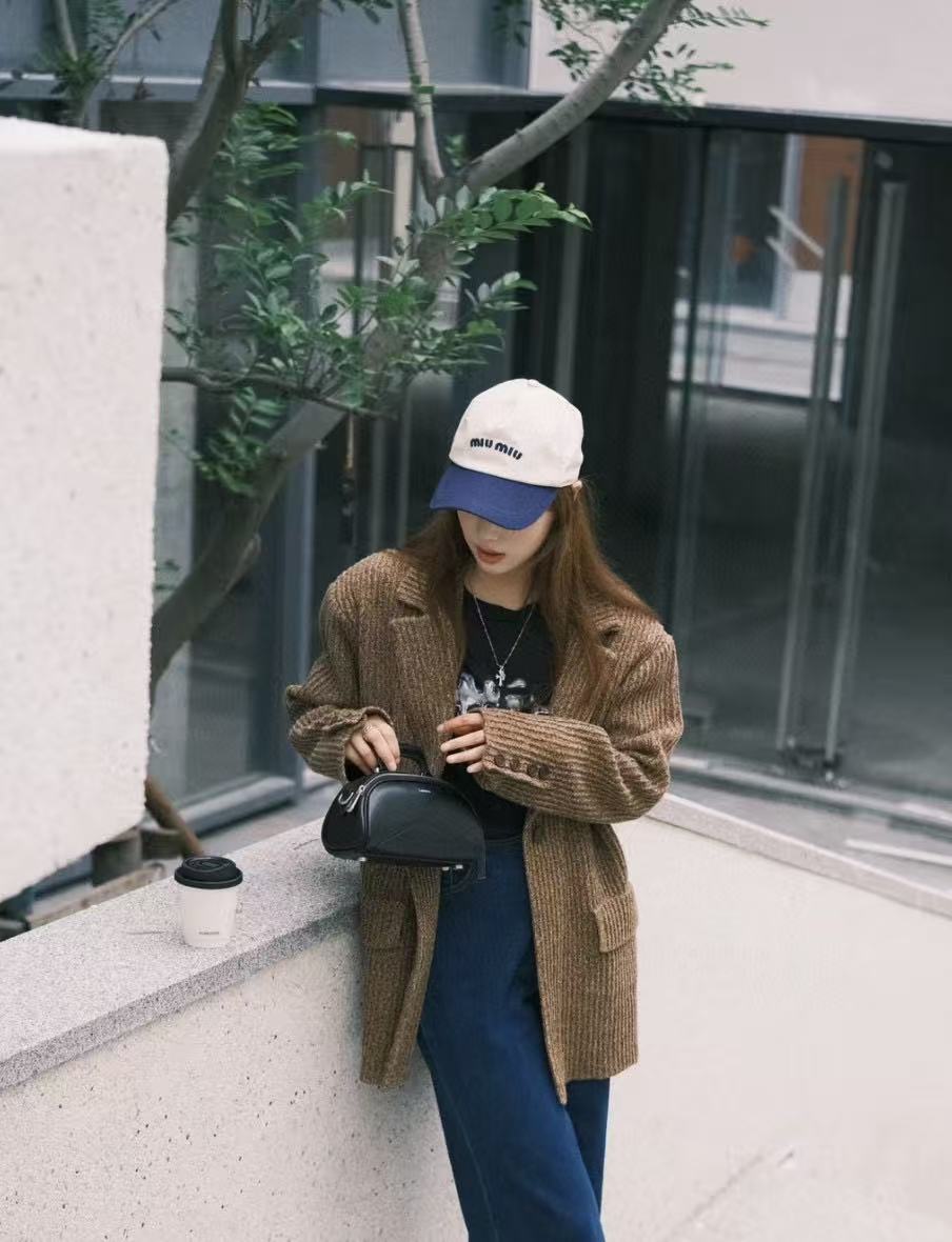 M1UM1U カラーブロック 刺繍ロゴ ベースボールキャップ【50％割引+送料無料】