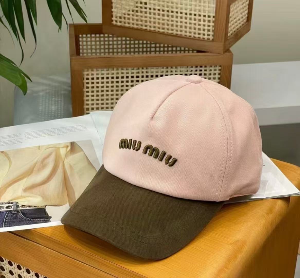 M1UM1U カラーブロック 刺繍ロゴ ベースボールキャップ【50％割引+送料無料】