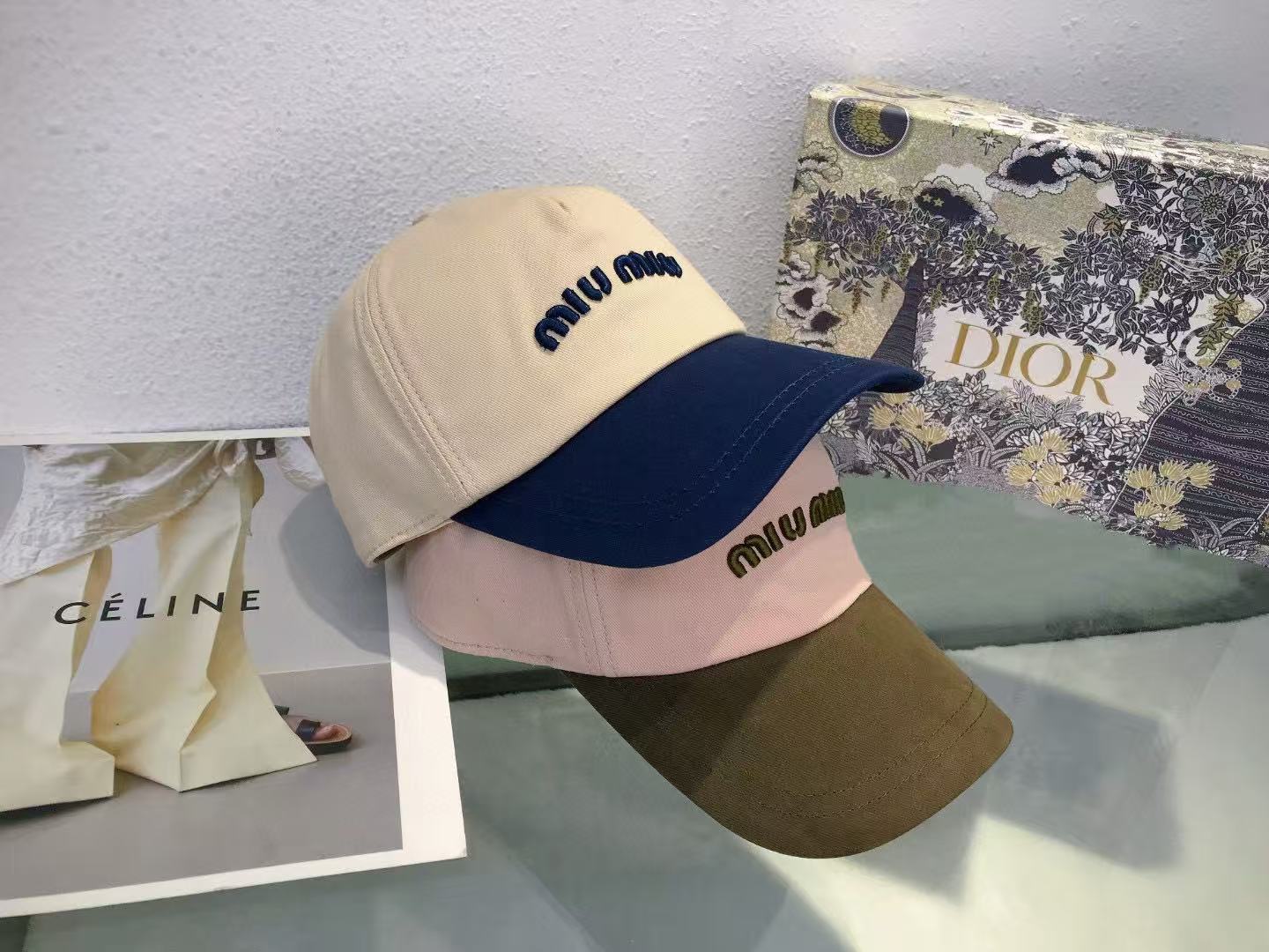 M1UM1U カラーブロック 刺繍ロゴ ベースボールキャップ【50％割引+送料無料】