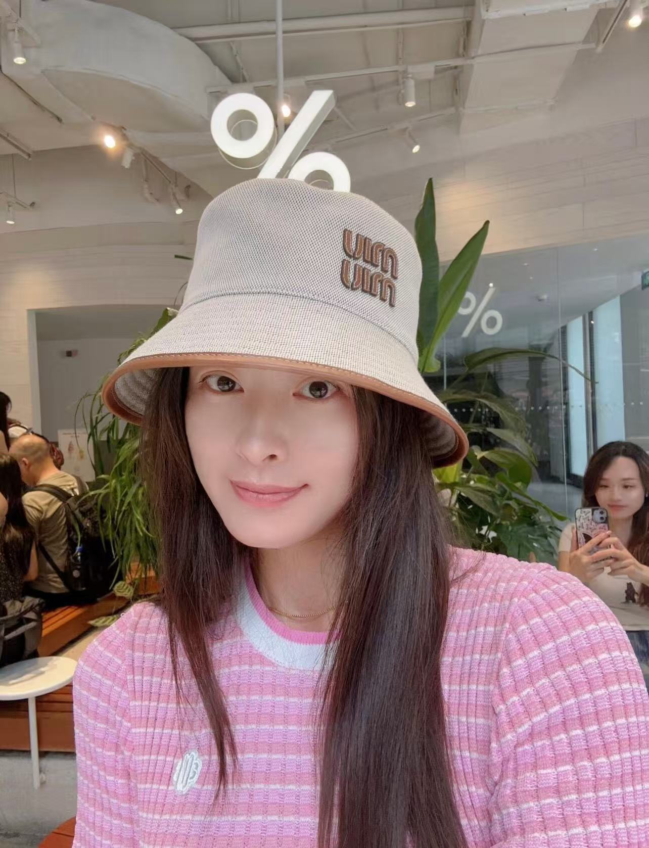 M1UM1U レターバケットハット【50％割引+送料無料】