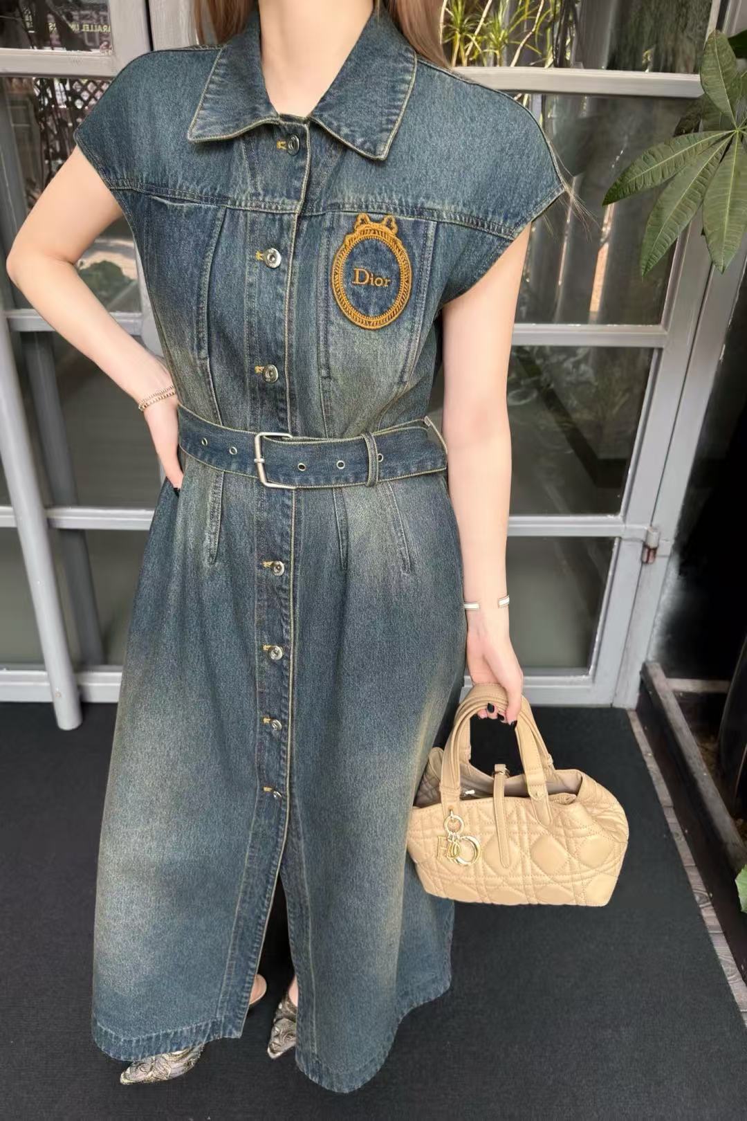 DIOR 刺繍入りレター デニムドレス【50％割引+送料無料】