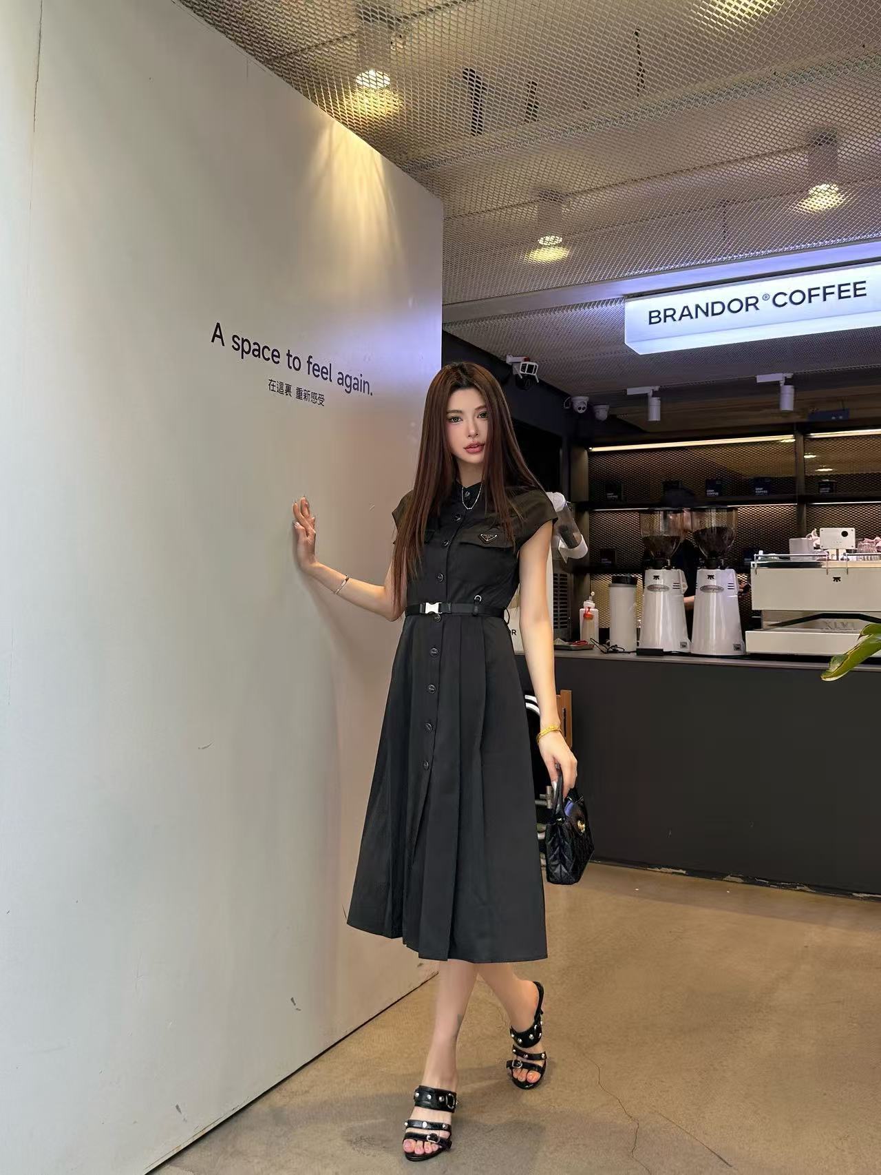 PR4DA 高品質トライアングルロゴ ノースリーブドレス【50％割引+送料無料】