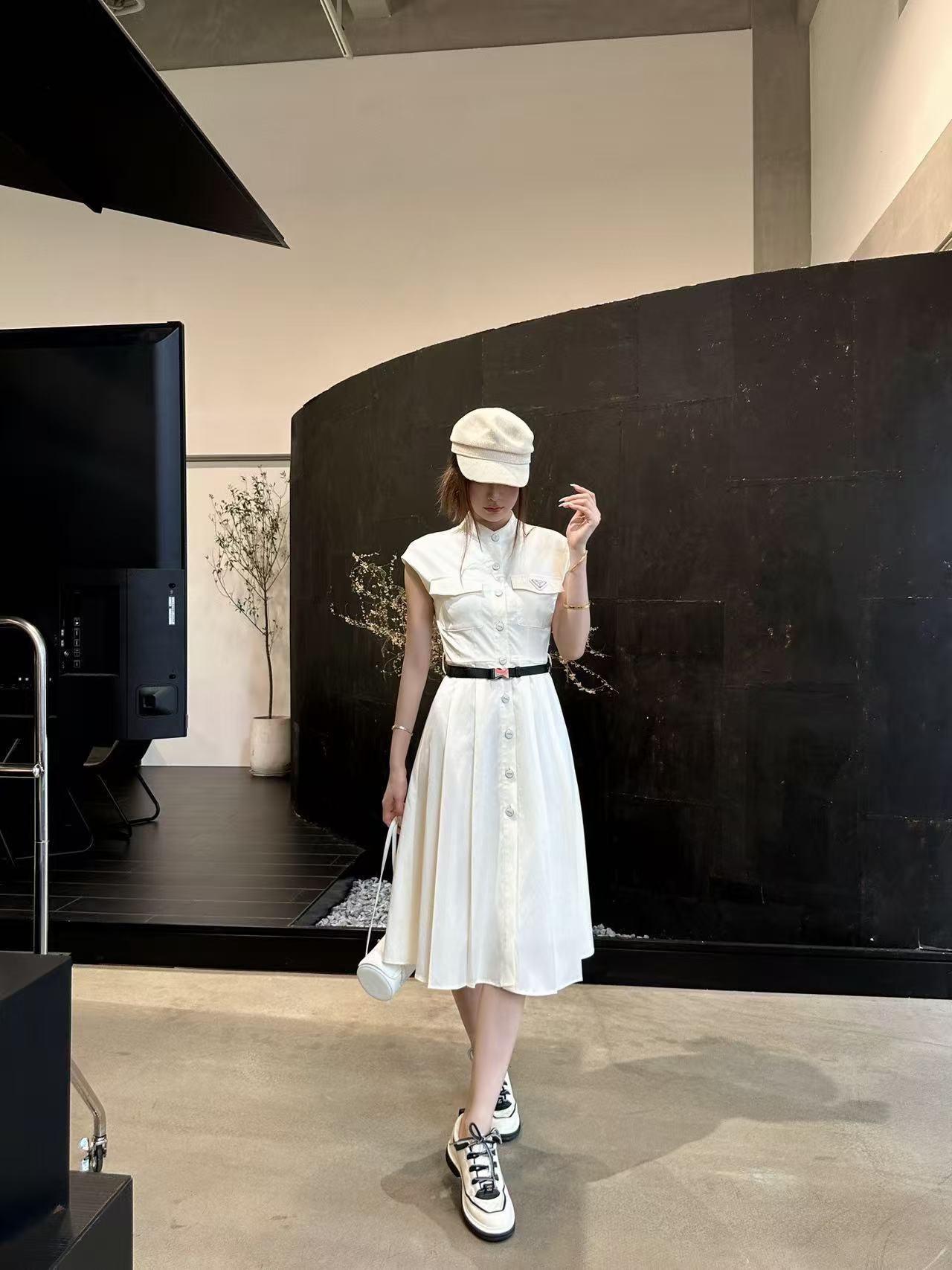 PR4DA 高品質トライアングルロゴ ノースリーブドレス【50％割引+送料無料】