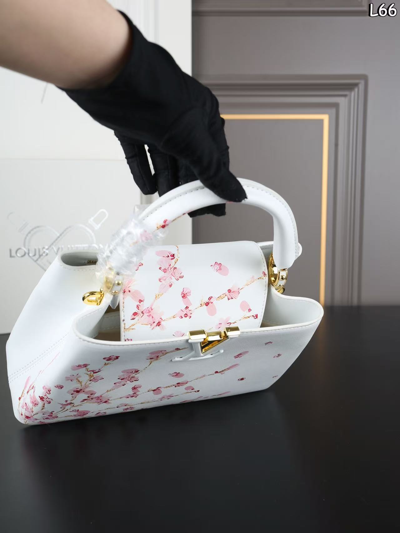 LV Capucines花柄のハンドバッグ【50％割引+送料無料】