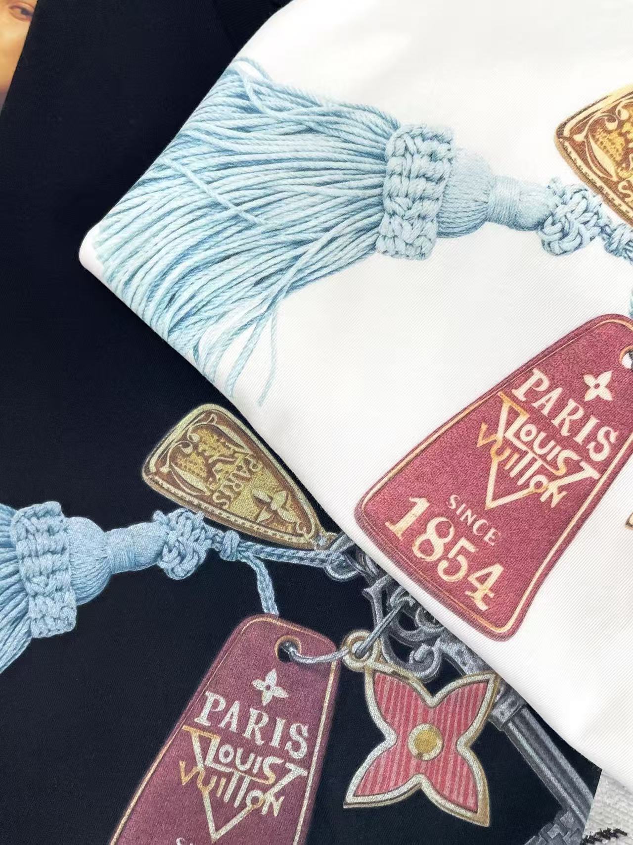 LVキーホルダーTシャツ【50％割引+送料無料】