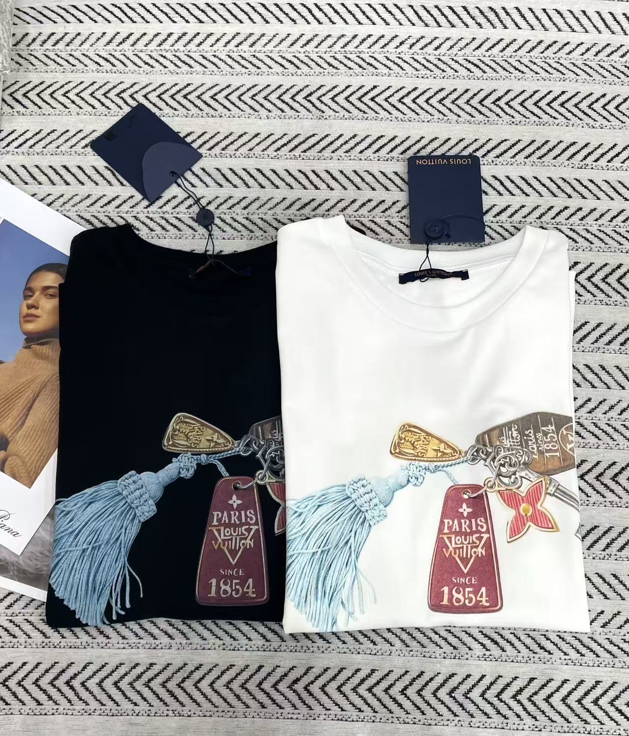 LVキーホルダーTシャツ【50％割引+送料無料】