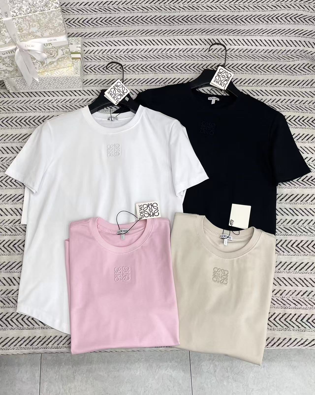 L0WEW 刺繍ロゴTシャツ【50％割引+送料無料】