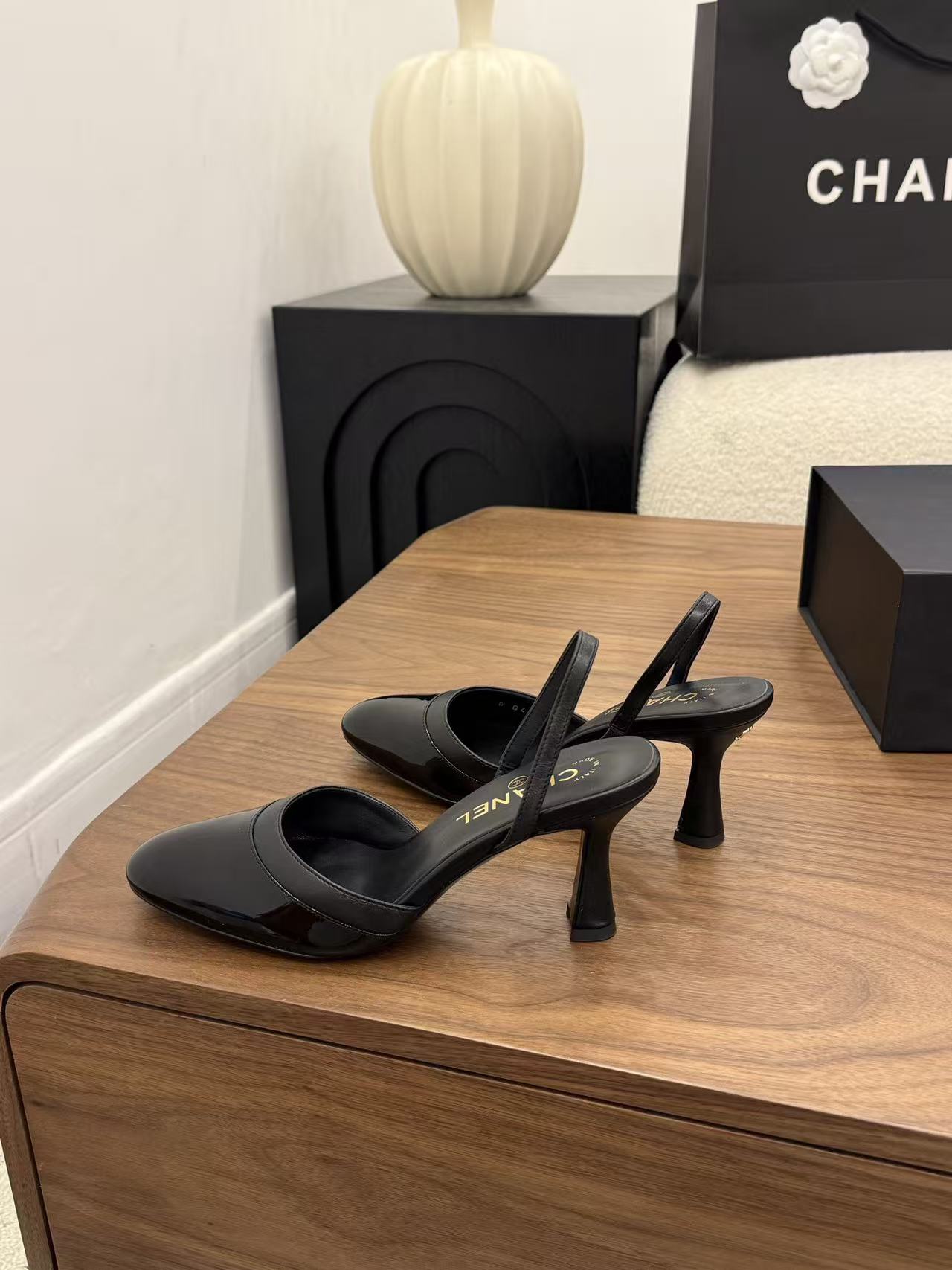 CHANE1 高品質パテントレザーハイヒール【50％割引+送料無料】