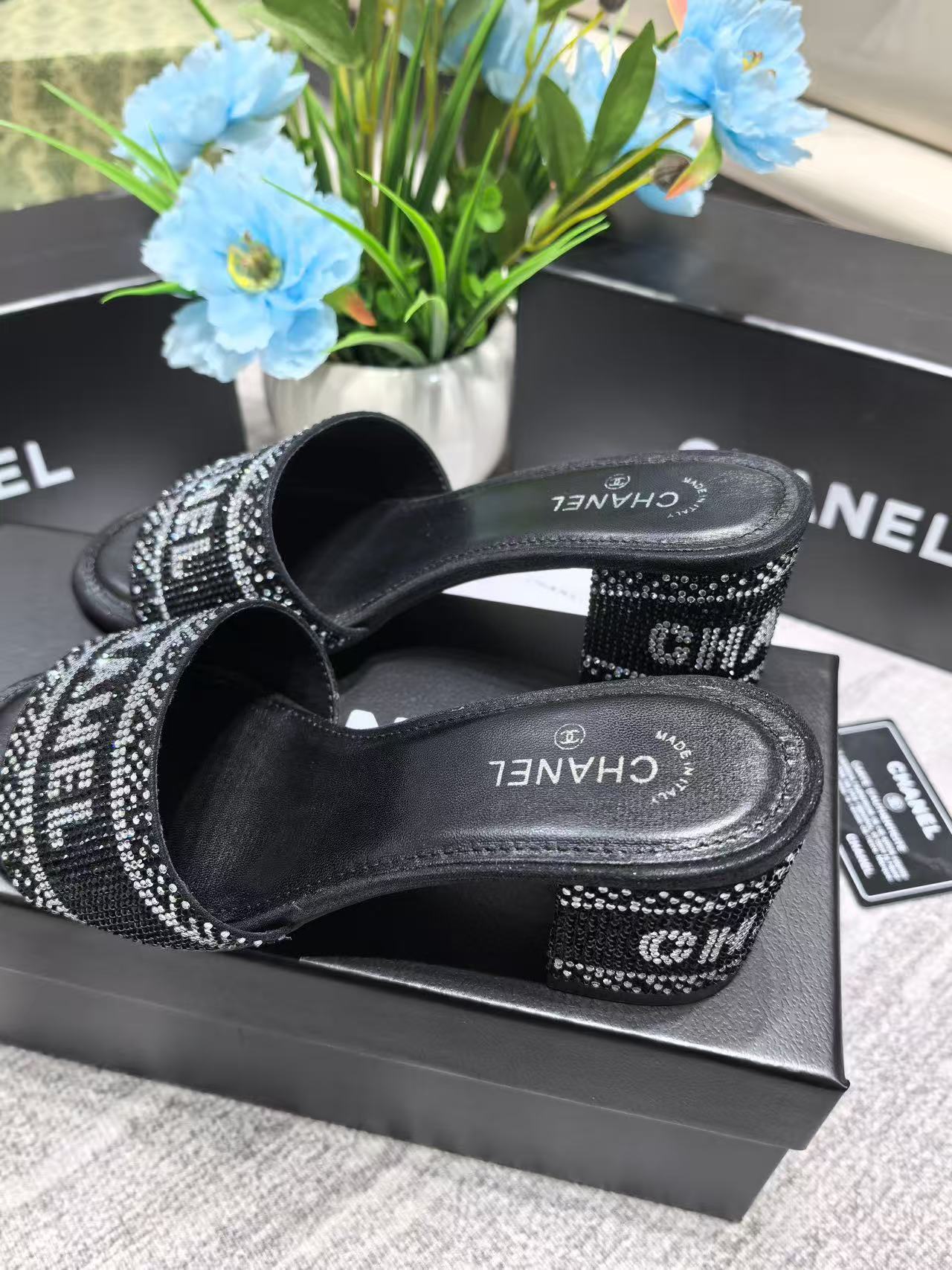 CHANE1 ラインストーン付きローヒールシューズ【50％割引+送料無料】