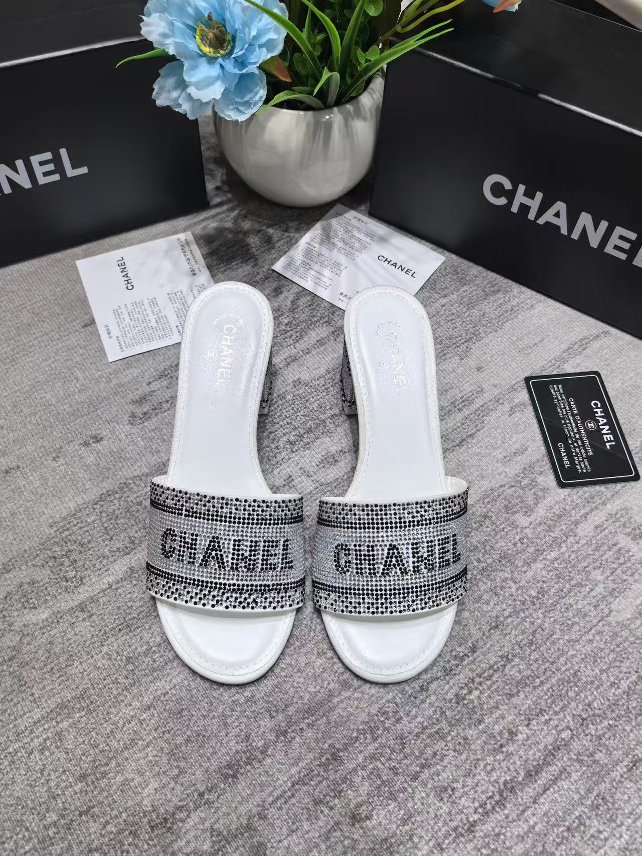 CHANE1 ラインストーン付きローヒールシューズ【50％割引+送料無料】