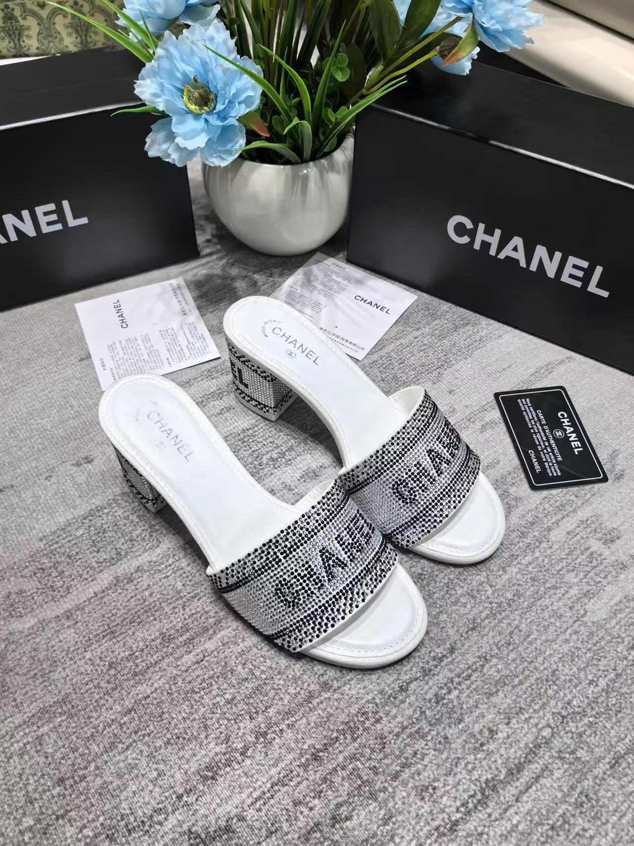 CHANE1 ラインストーン付きローヒールシューズ【50％割引+送料無料】