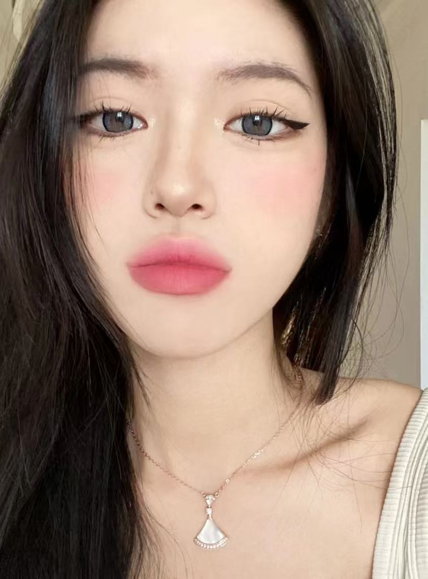 BVLGAR1白蝶貝の扇形ネックレス【50％割引+送料無料】