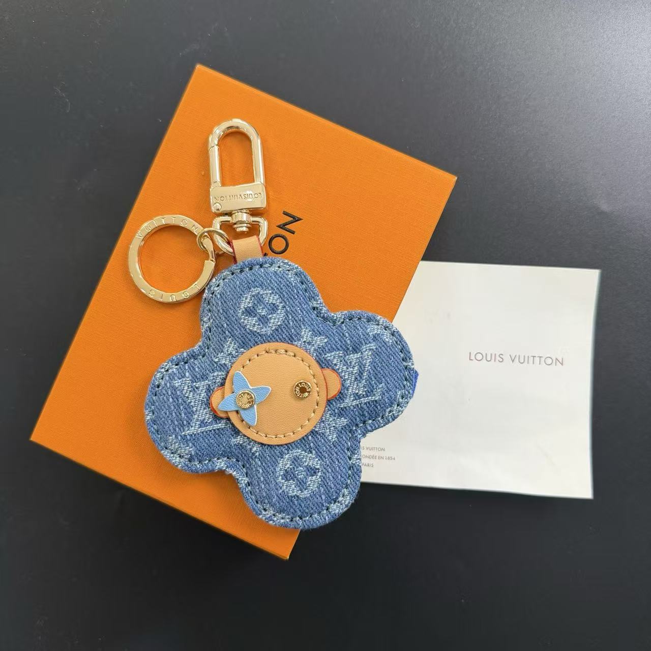 LV 四つ葉のクローバー デニムキーホルダー【50％割引+送料無料】