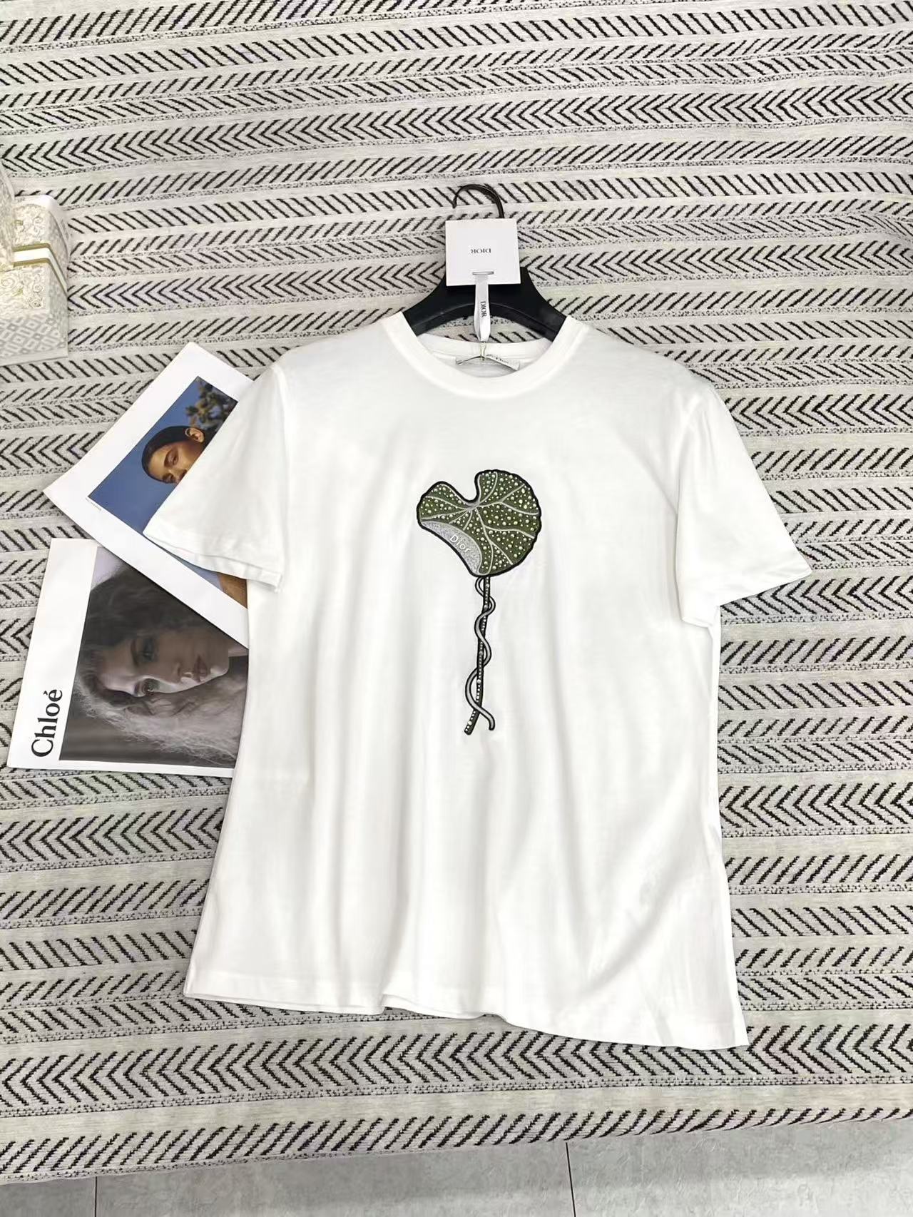 DI0R刺繍とビーズ装飾の3D花びらTシャツ【50％割引+送料無料】