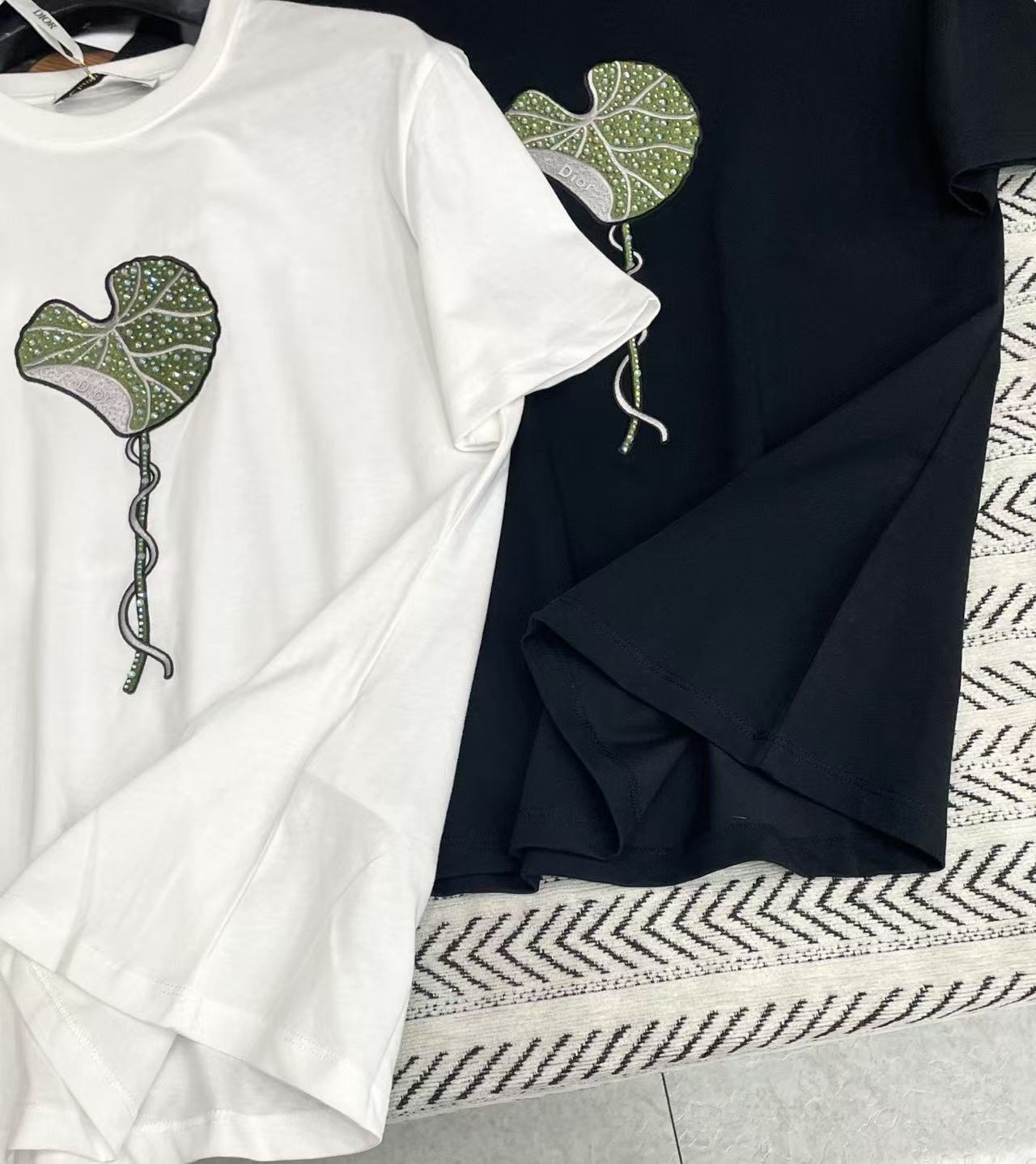 DI0R刺繍とビーズ装飾の3D花びらTシャツ【50％割引+送料無料】