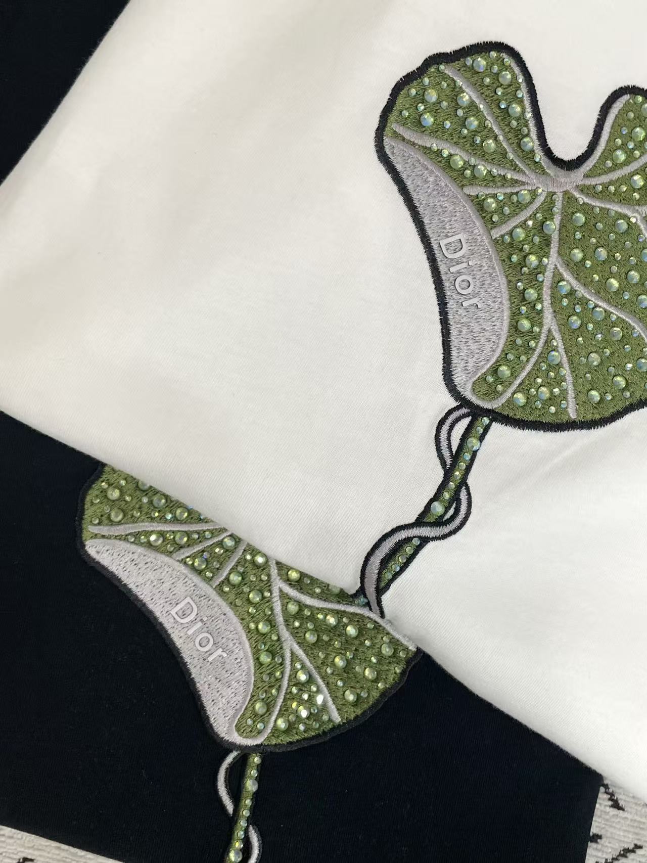 DI0R刺繍とビーズ装飾の3D花びらTシャツ【50％割引+送料無料】
