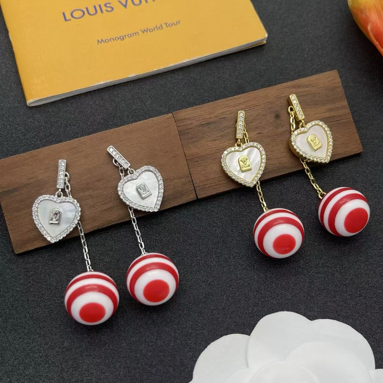 LV ダイヤモンド装飾 ハート型スタッドピアス【50％割引+送料無料】