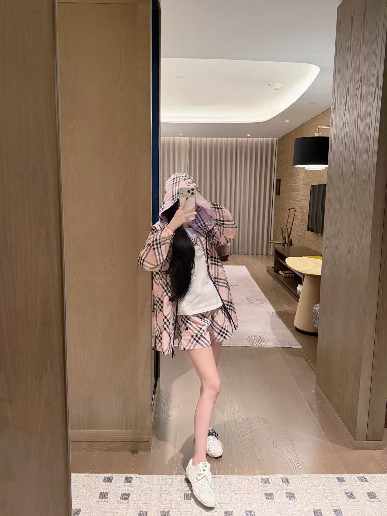 BUR8ERRYチェック柄フード付きトレンチコート【50％割引+送料無料】