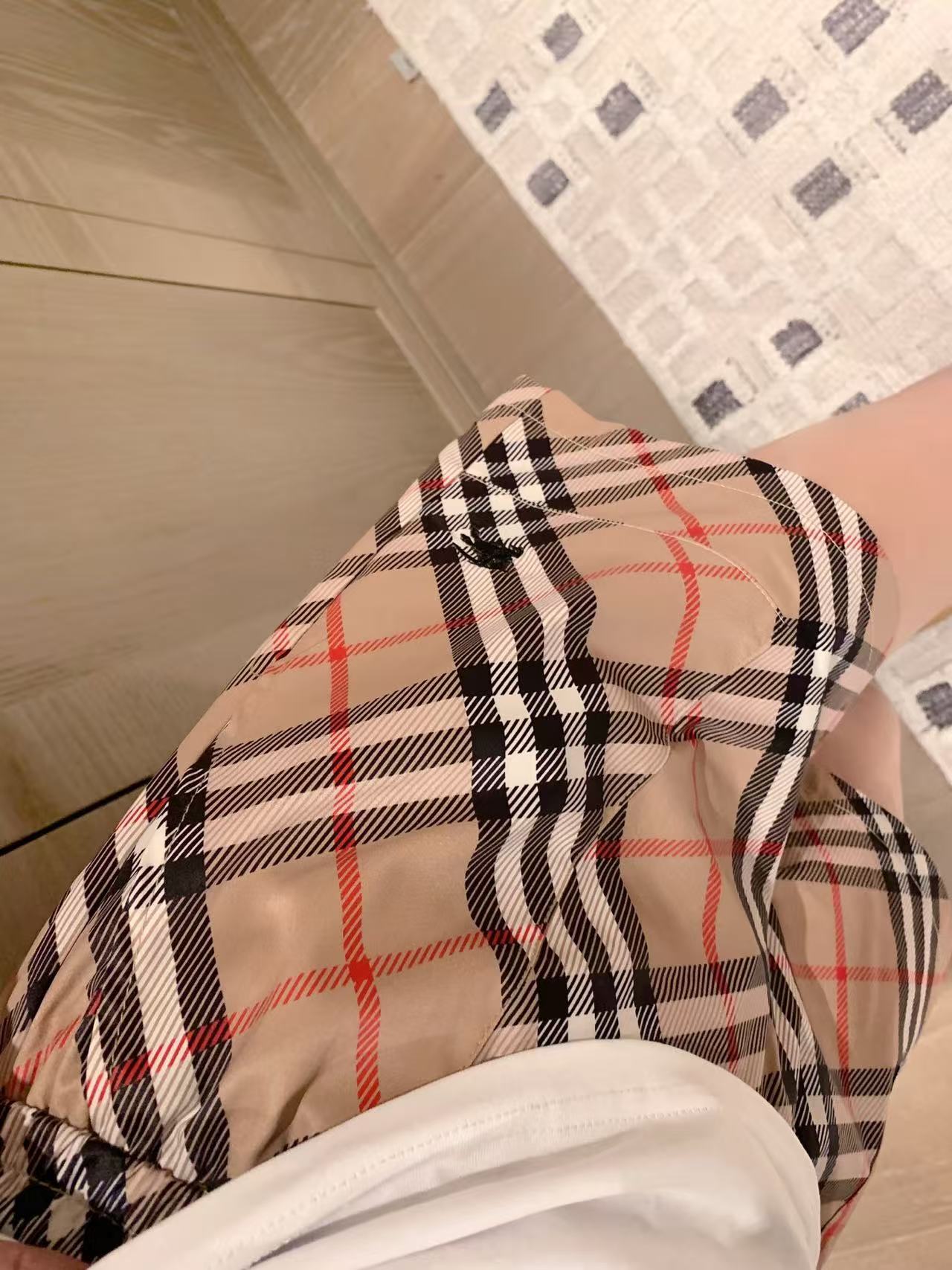 BURBERRY 刺繍入りTシャツ＆ショートパンツ 2点セット【50％割引+送料無料】